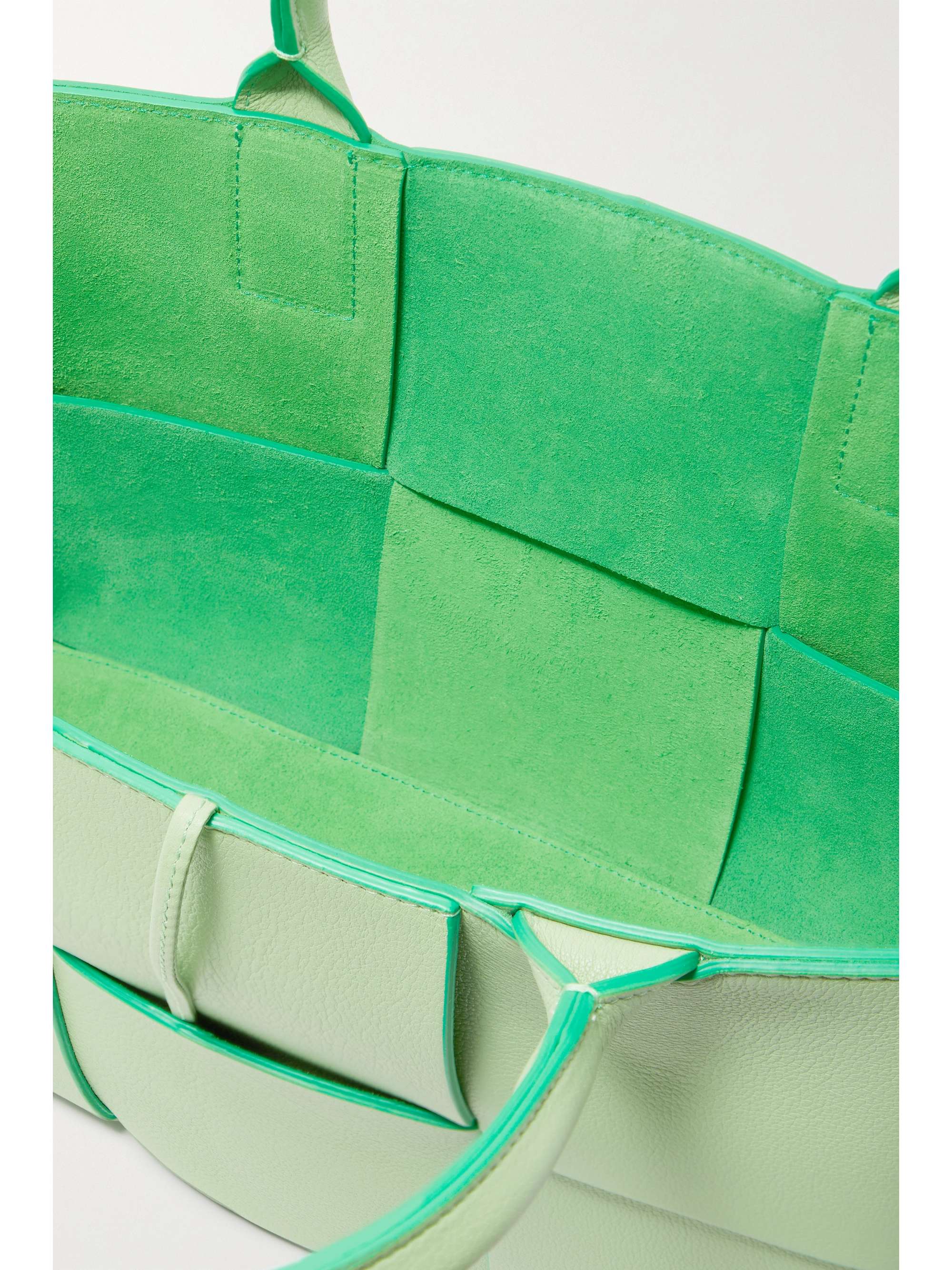 BOTTEGA VENETA Arco medium intrecciato leather tote