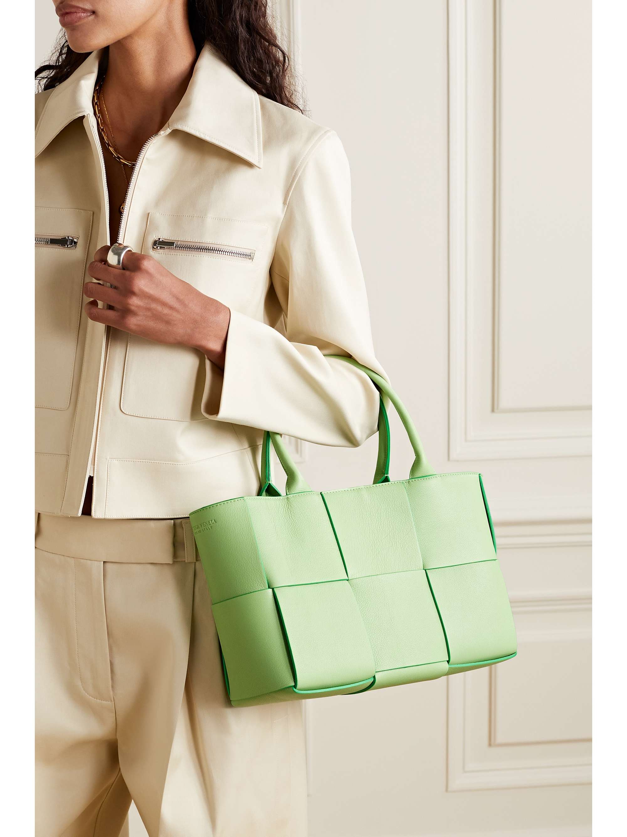 BOTTEGA VENETA Arco medium intrecciato leather tote
