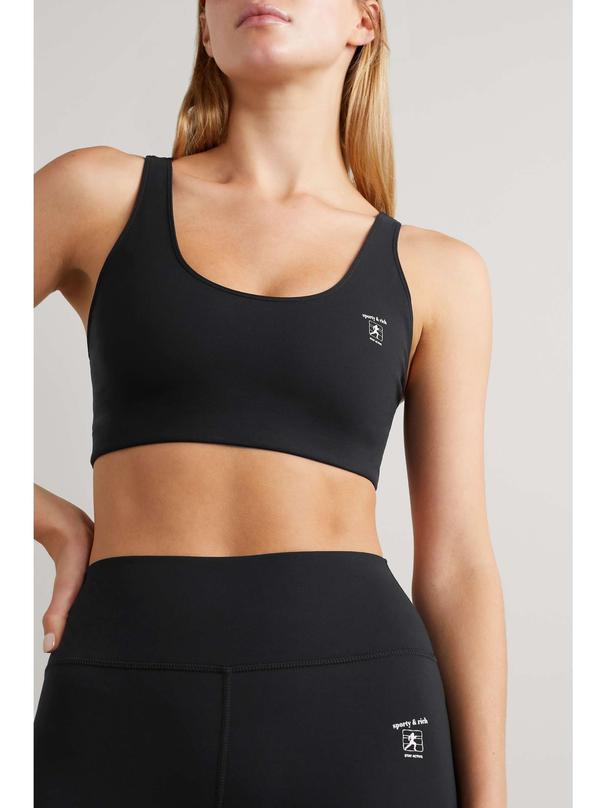 SPORTY & RICH حمالة صدر Billie الرياضية من قماش مطّاطي بطبعات