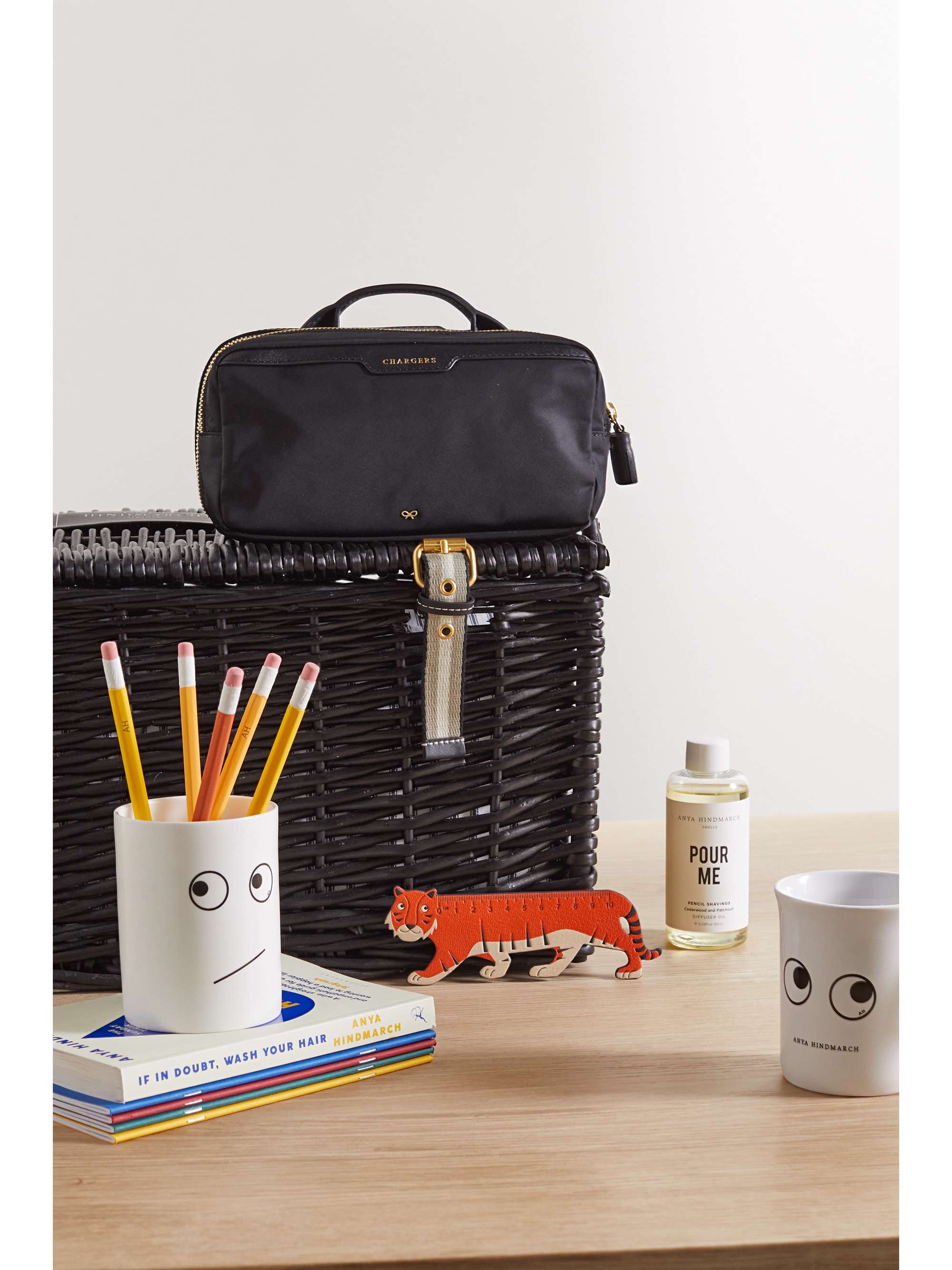 ANYA HINDMARCH Working From Home 办公用品中号柳条礼篮