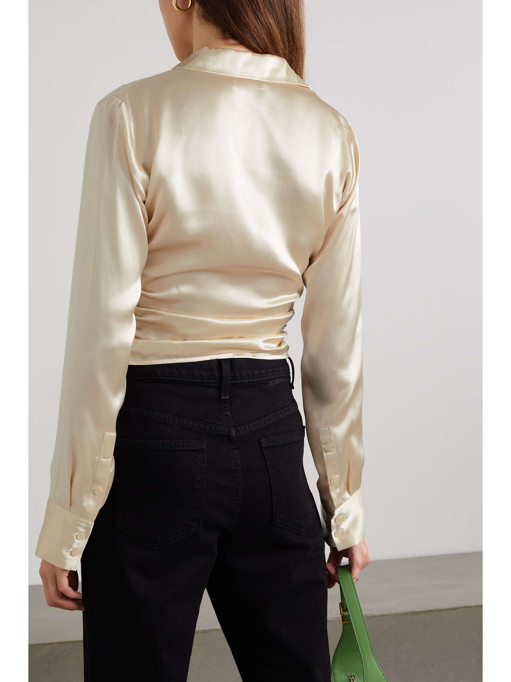 REFORMATION Kendall Bluse aus Seidensatin mit Raffungen