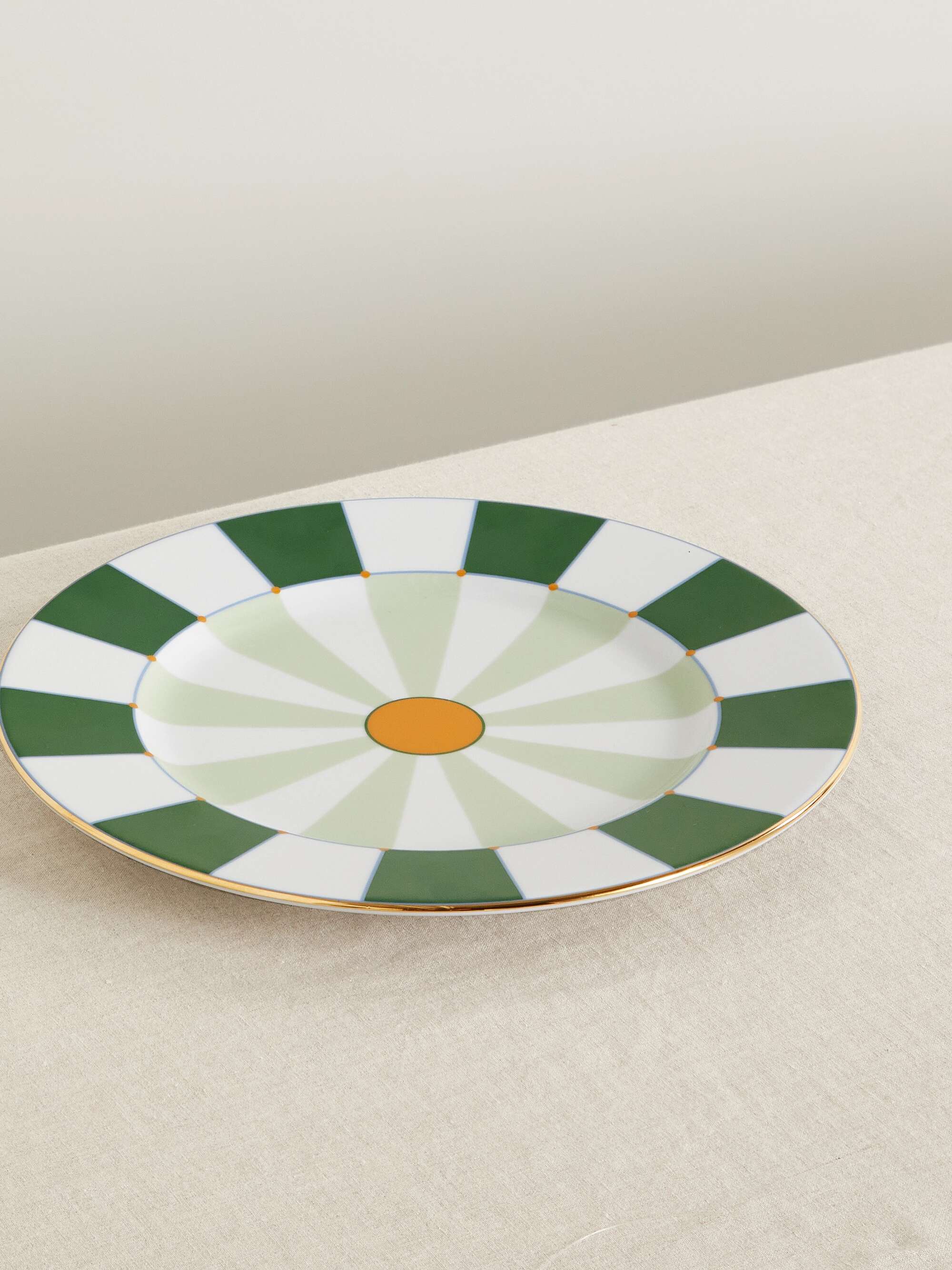 Gold-plated porcelain charger plate