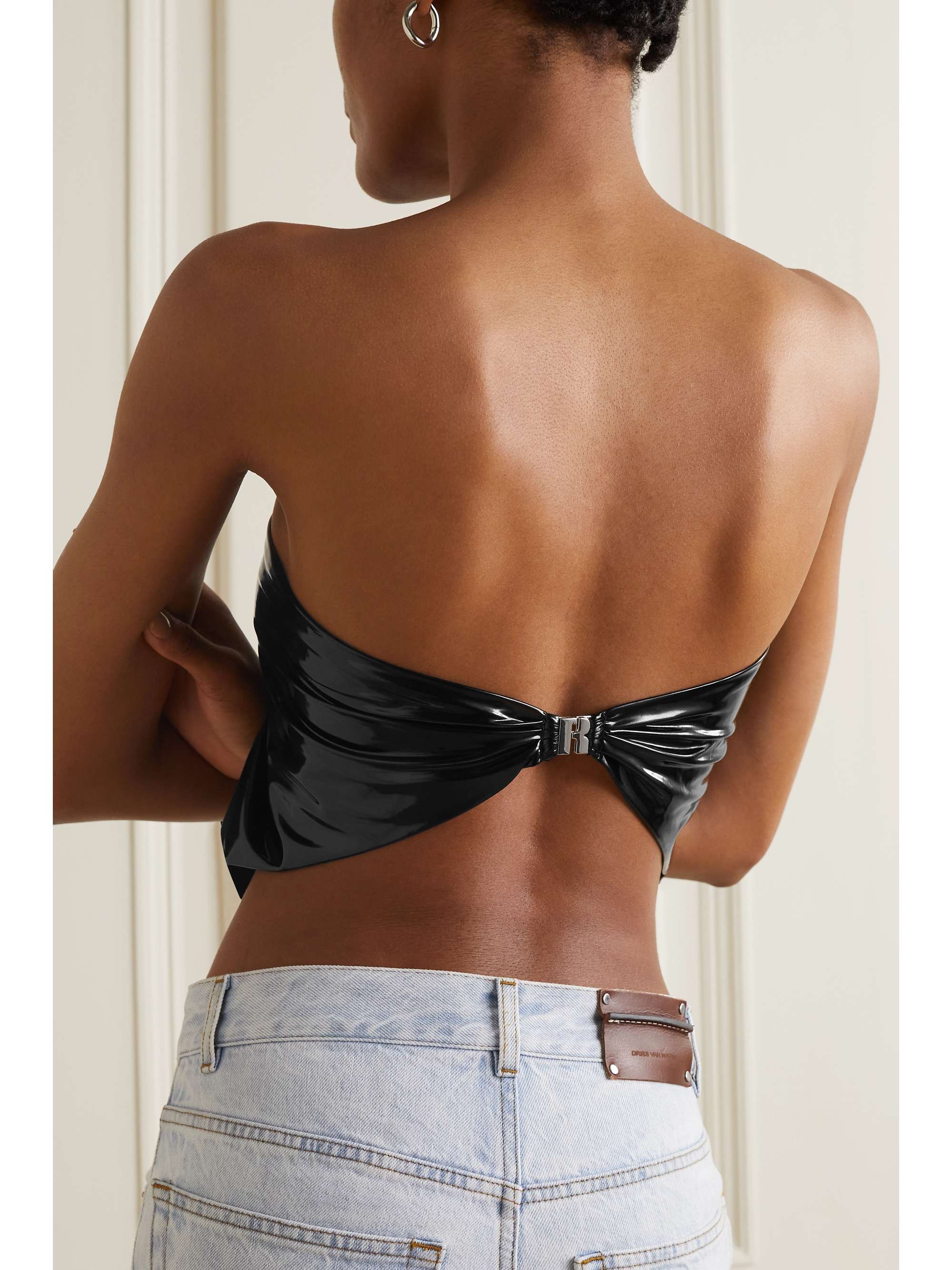 ROTATE BIRGER CHRISTENSEN Haut bustier raccourci en tissu enduit Angie
