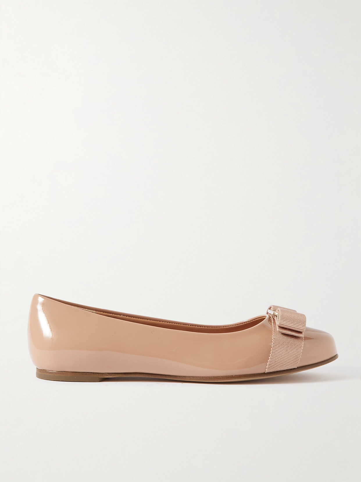 Shop Ferragamo Varina Bow-embellished Patent-leather Ballet Flats In Neutrals