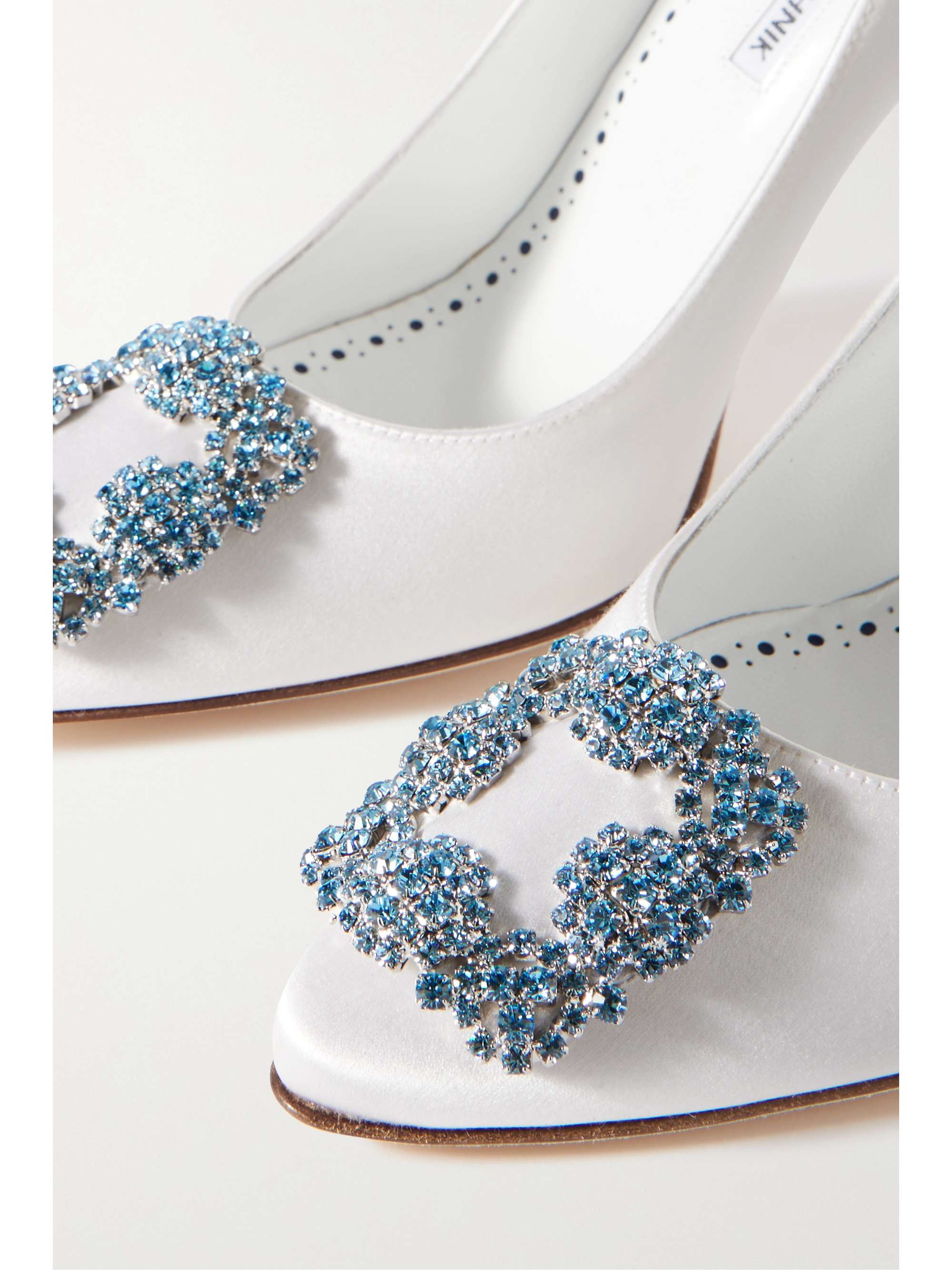 MANOLO BLAHNIK Hangisi 105 Pumps aus Satin mit Verzierung