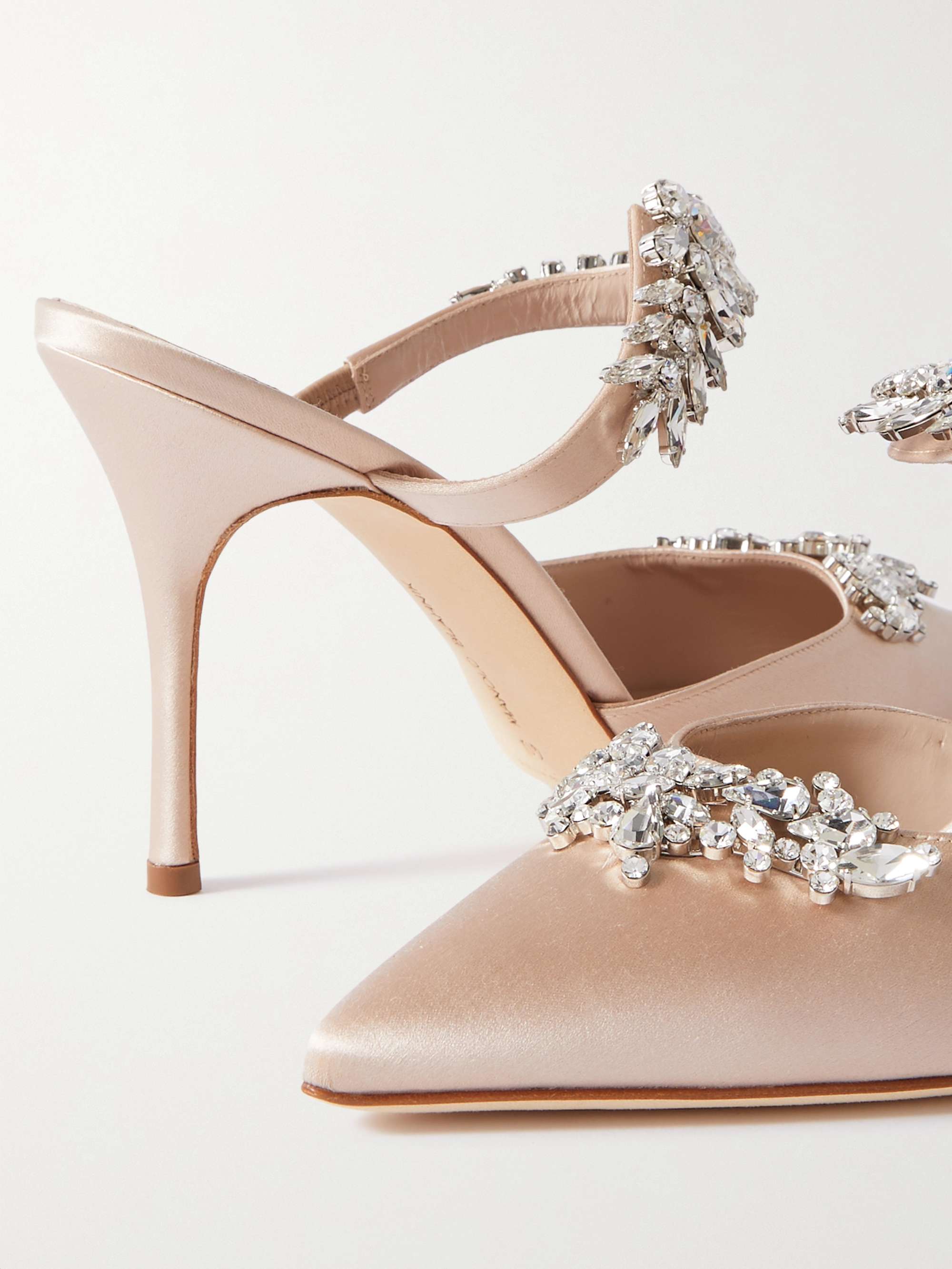 MANOLO BLAHNIK Lurum 90 Mules aus Satin mit Kristallen