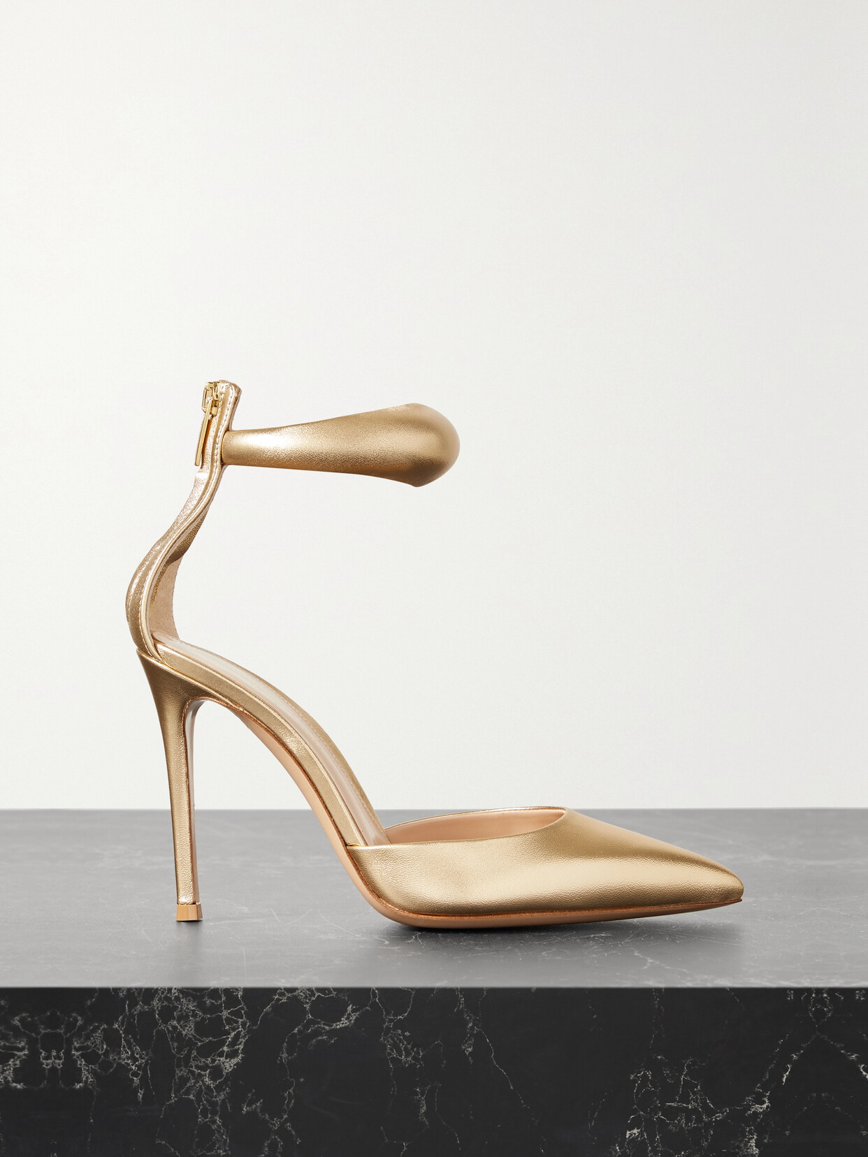 Gianvito Rossi 105 Metallic Leather Pumps - Gold