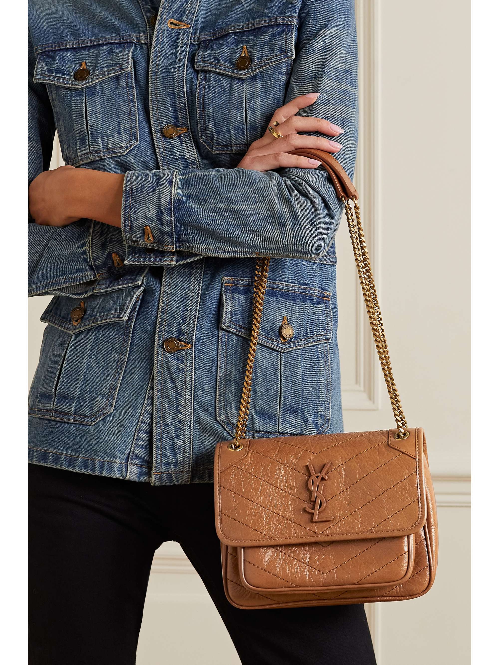 SAINT LAURENT Niki Baby mittelgroße Schultertasche aus gestepptem Leder in Knitteroptik