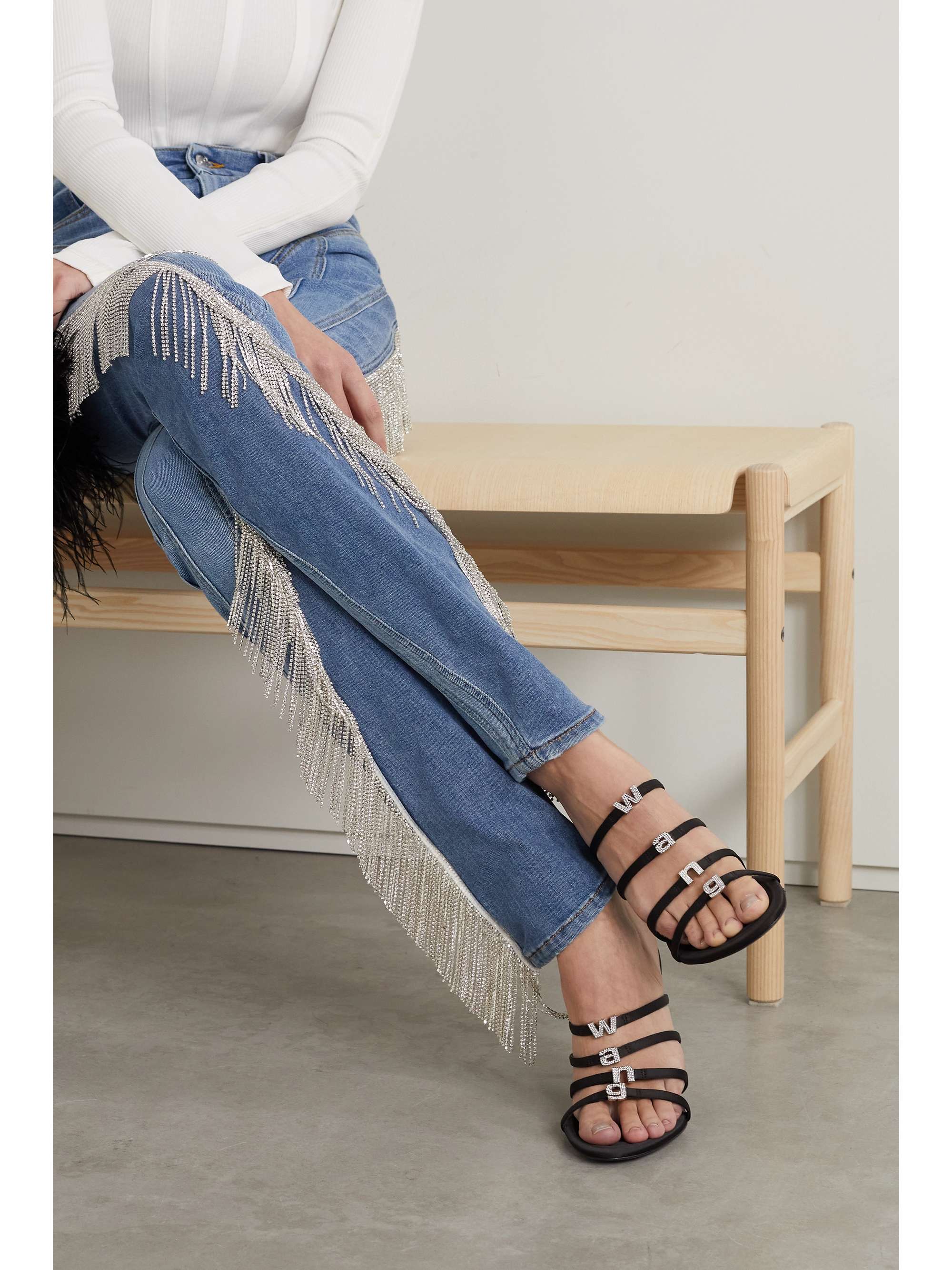 ALEXANDER WANG Sandales en satin à logo et à cristaux Nala