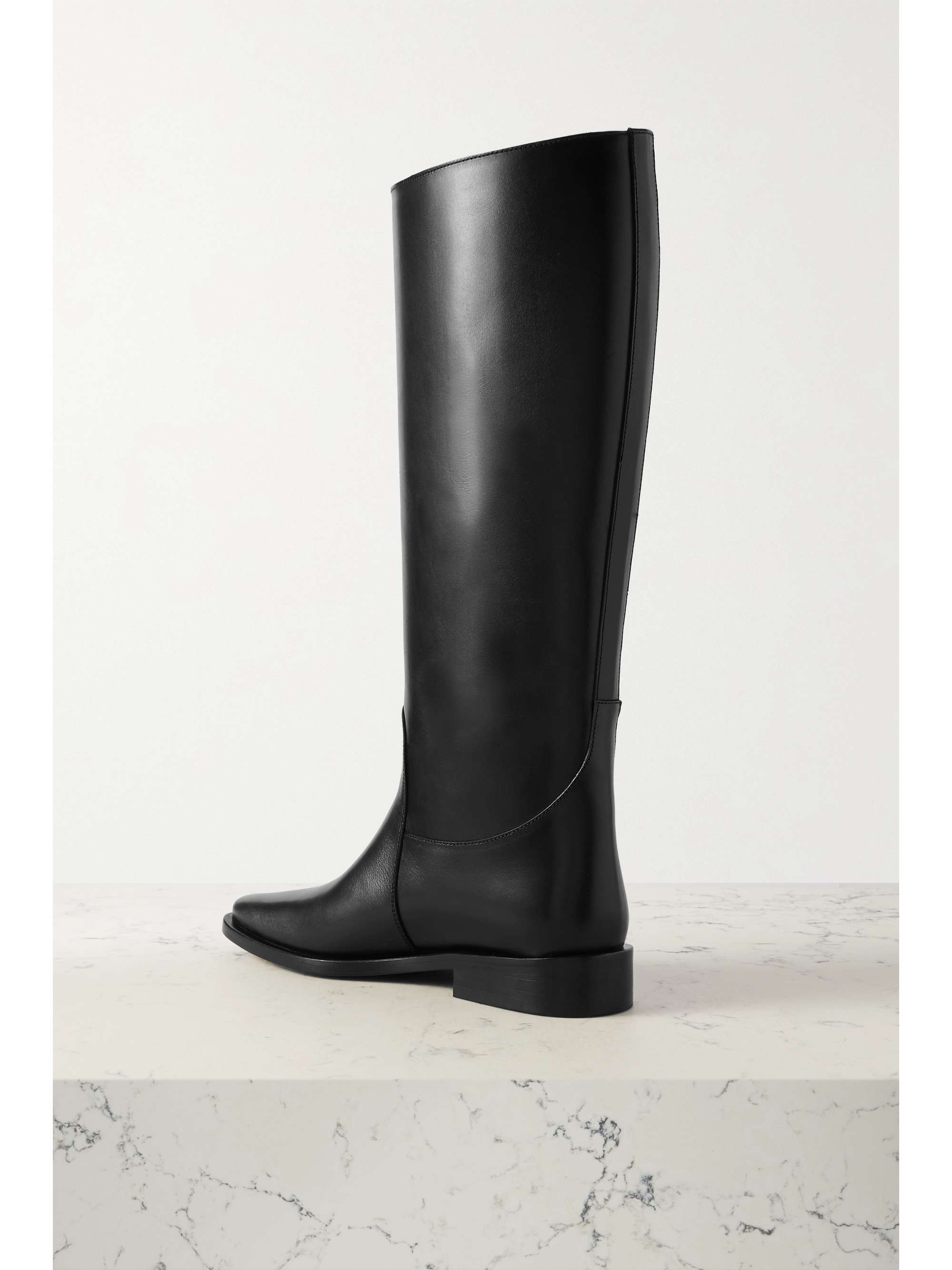 KHAITE Wooster kniehohe Stiefel aus Metallic-Leder