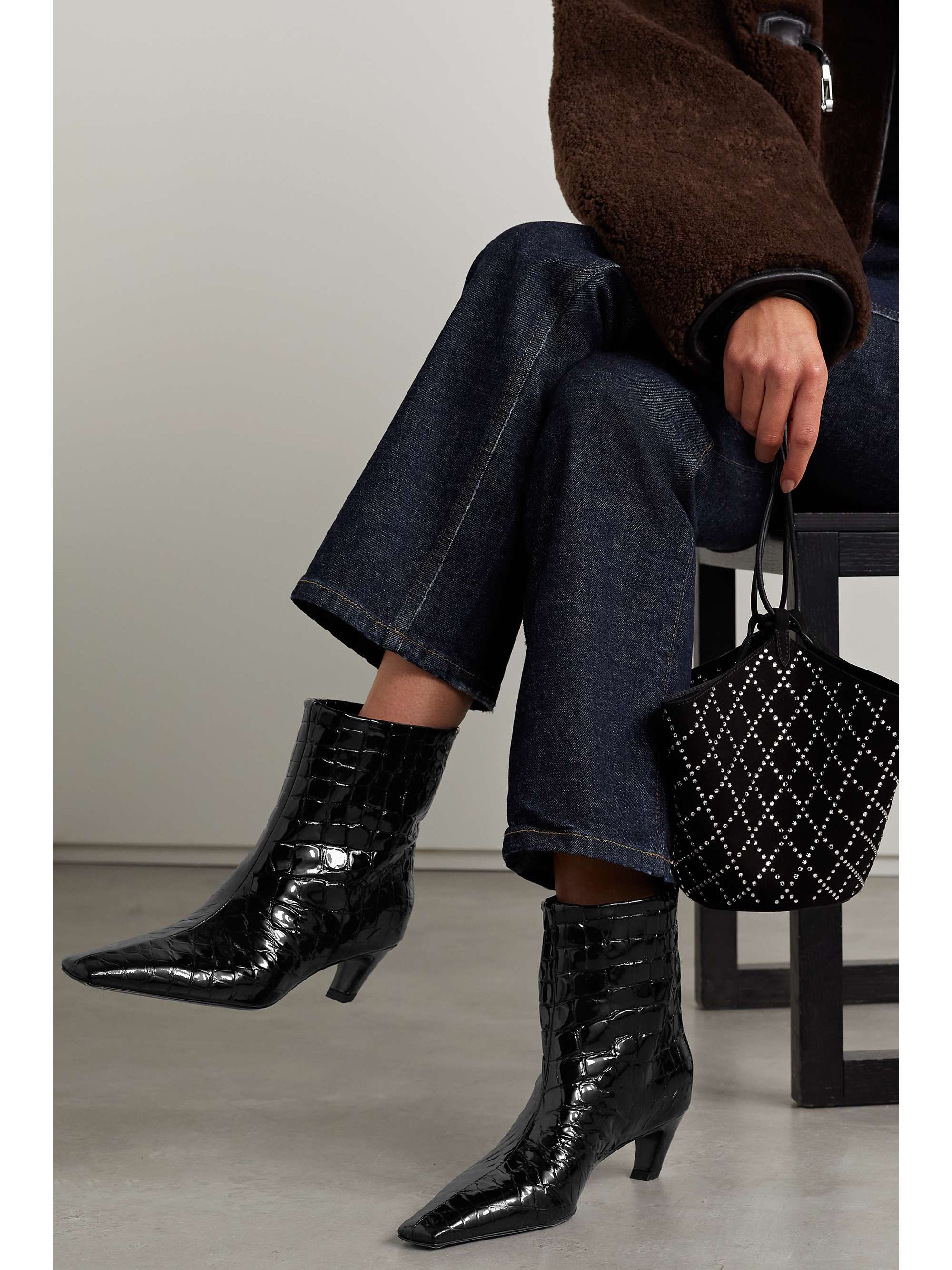 KHAITE Arizona Ankle Boots aus Leder mit Krokodileffekt