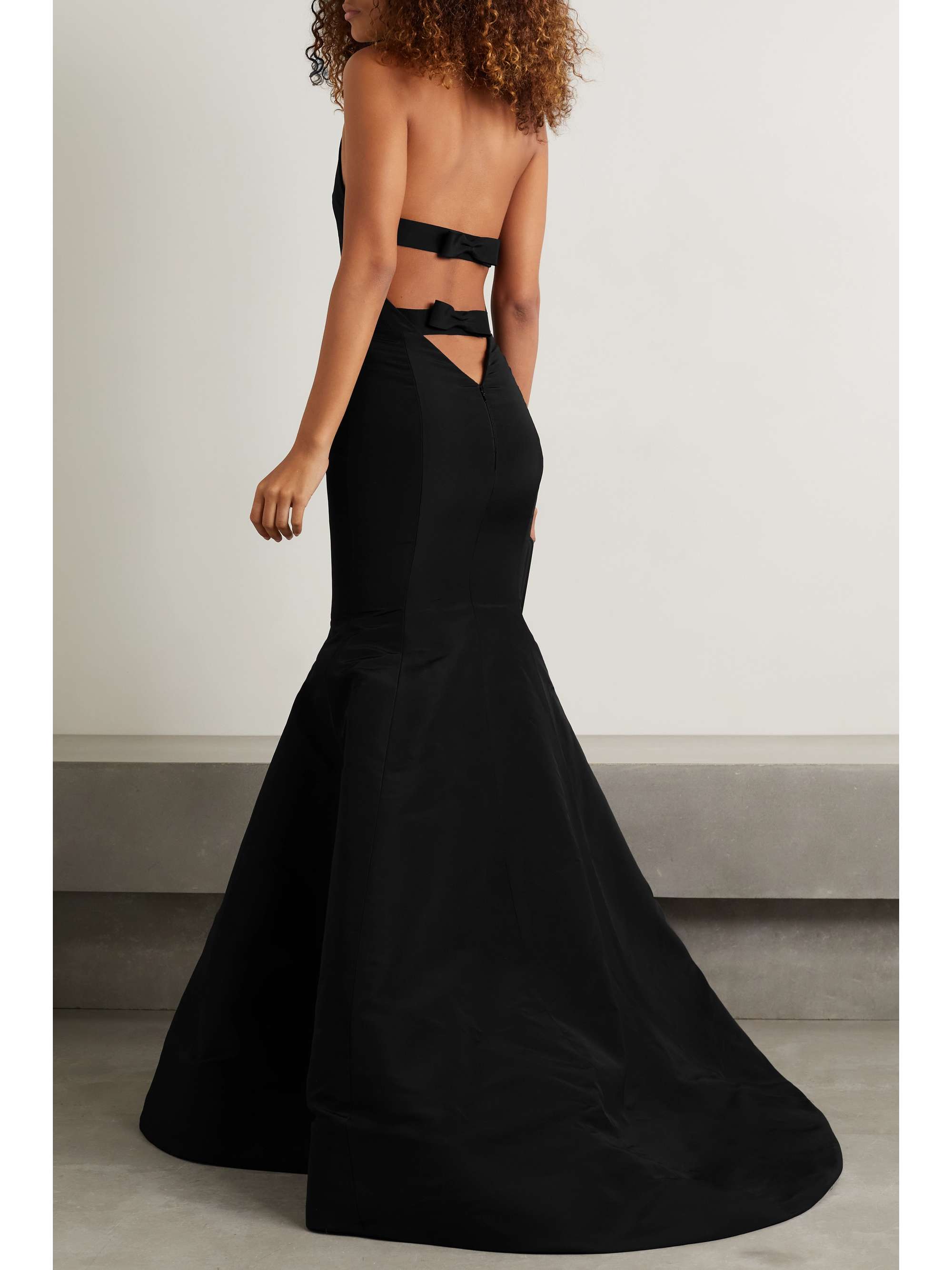 OSCAR DE LA RENTA Bow-embellished silk-faille halterneck gown