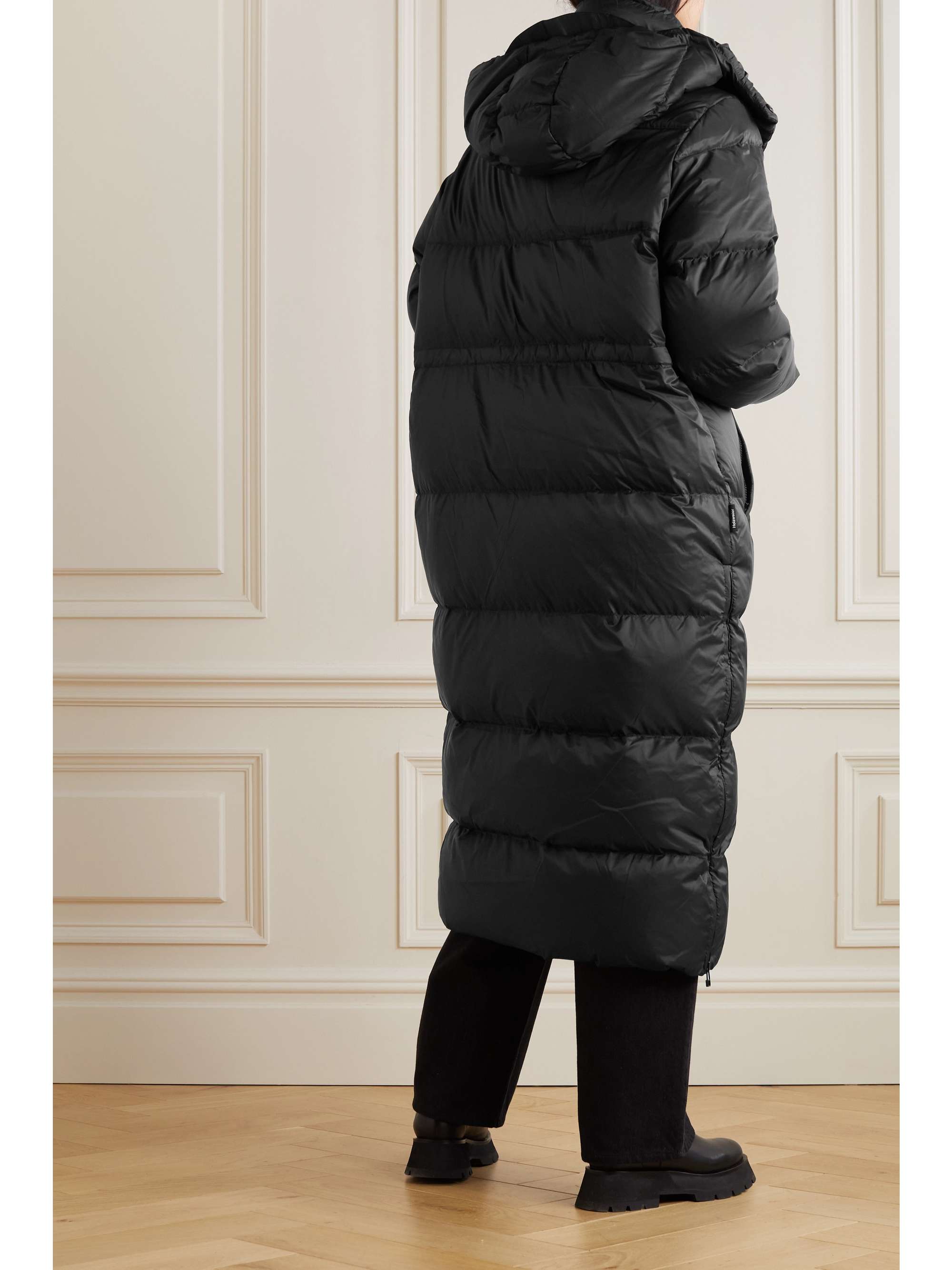 HOLZWEILER + NET SUSTAIN Skogshorn quilted recycled shell down coat