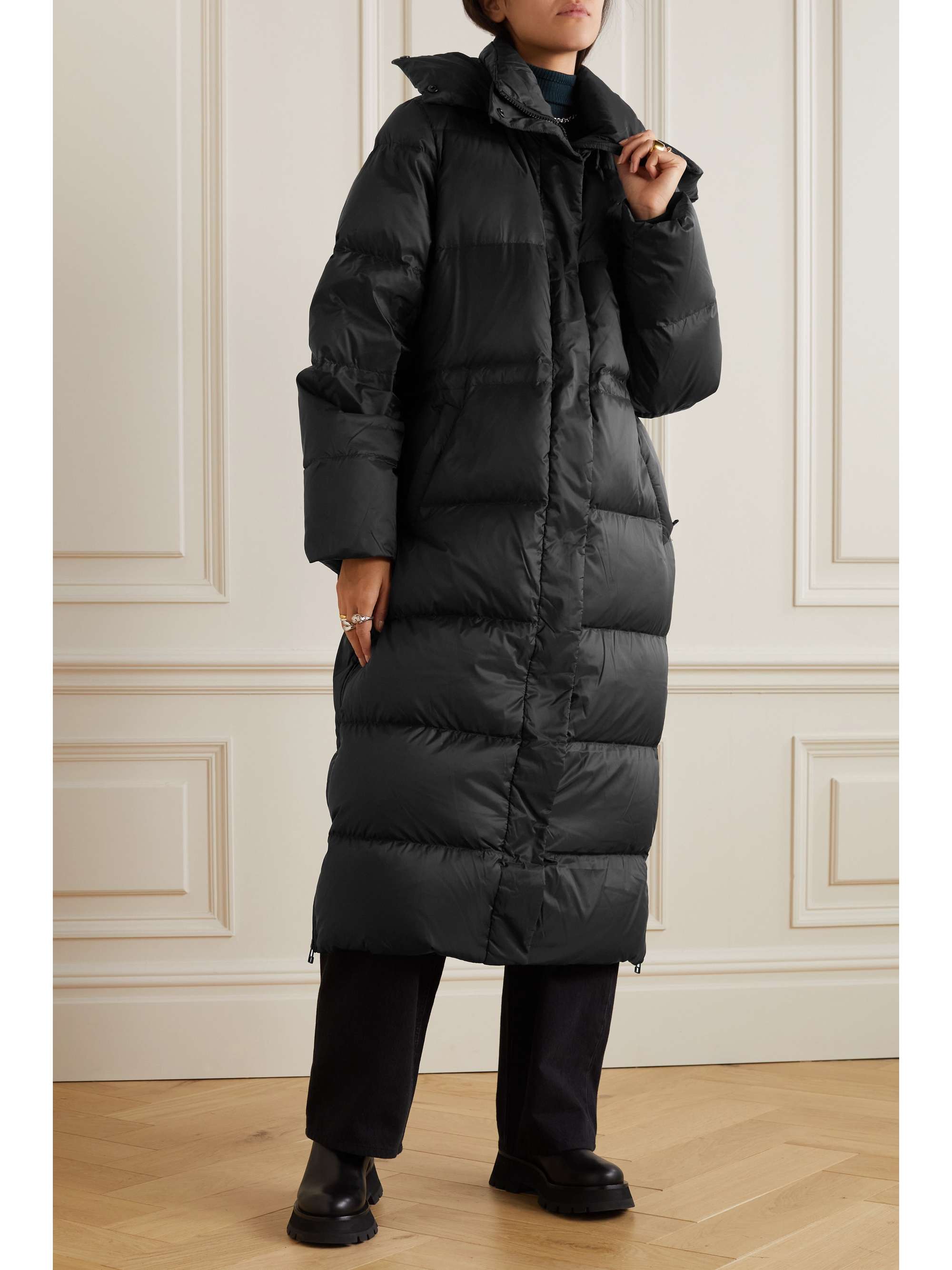 HOLZWEILER + NET SUSTAIN Skogshorn quilted recycled shell down coat