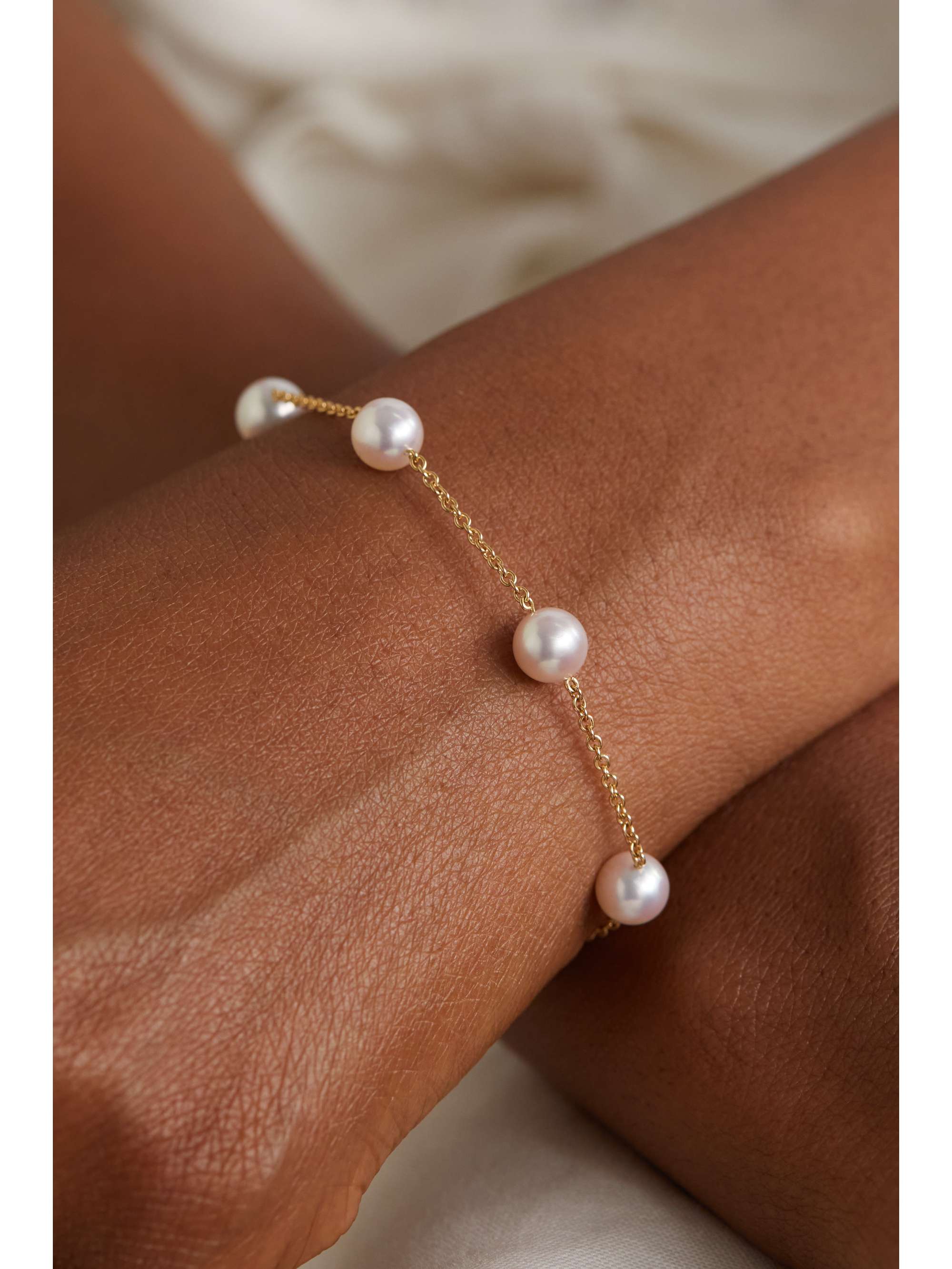 18-karat gold pearl bracelet