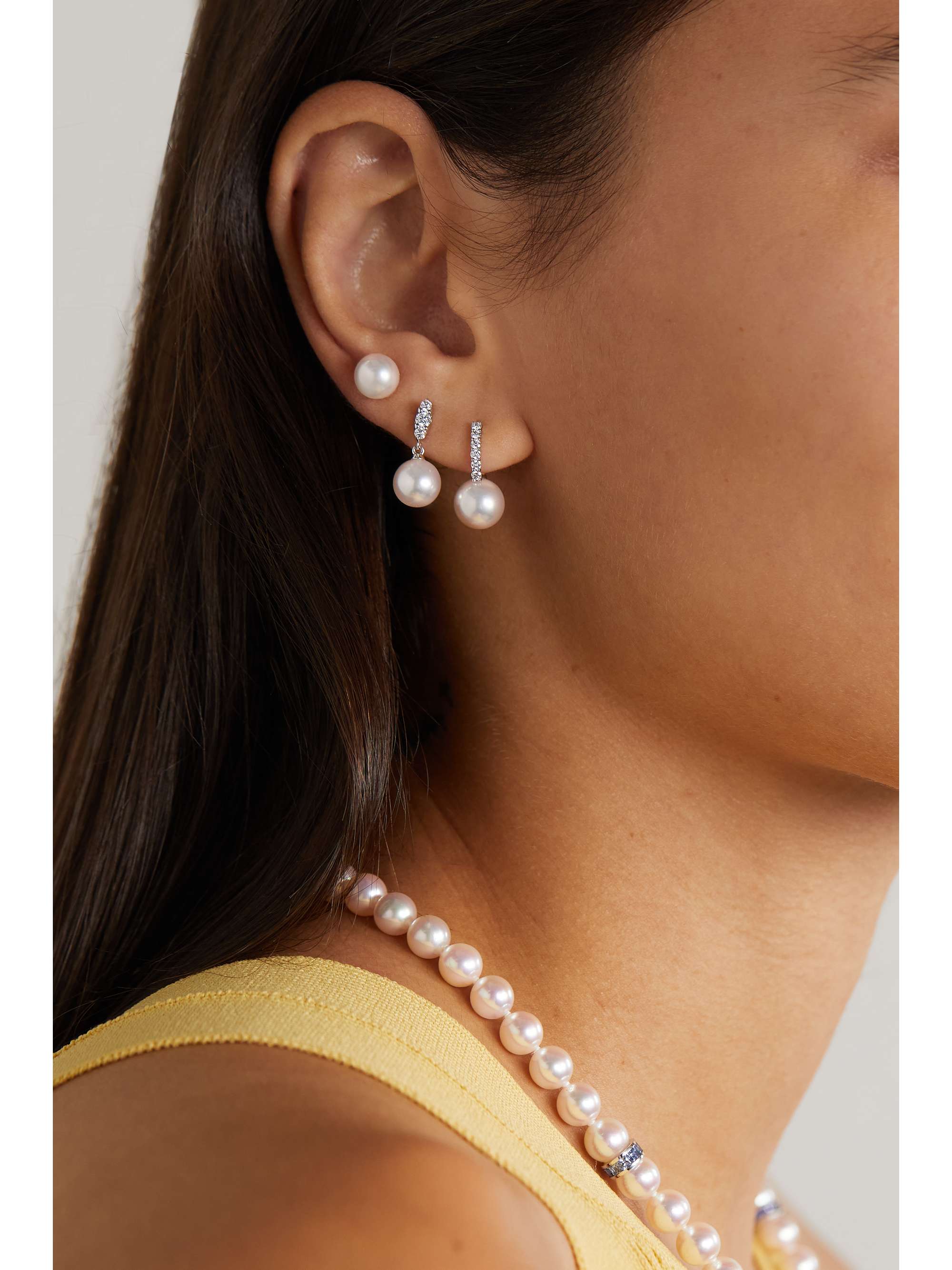 MIKIMOTO أقراط دائرية من الذهب الأبيض عيار 18 قيراط واللؤلؤ والألماس