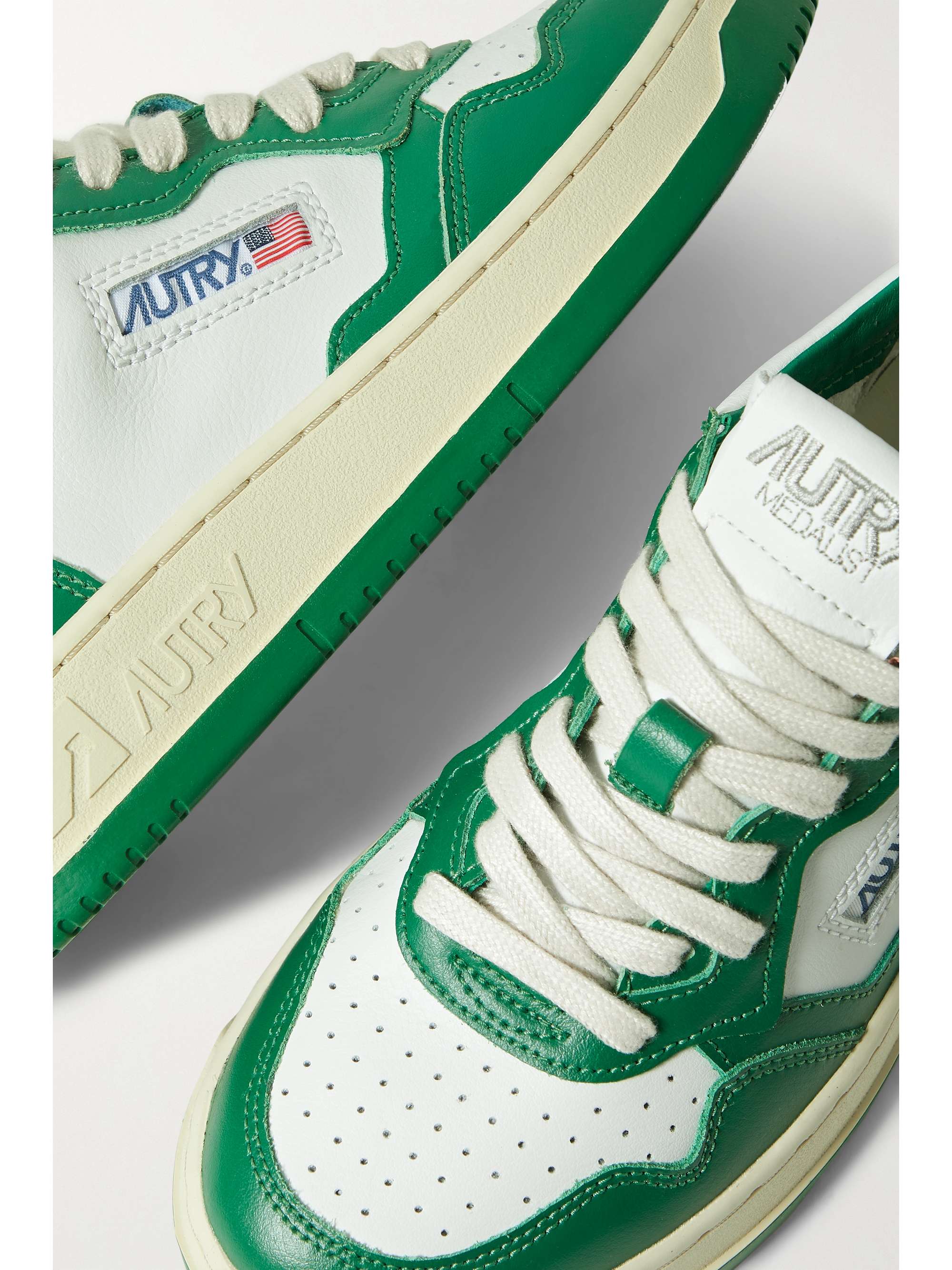 AUTRY Medalist Low Sneakers aus Veloursleder und Leder