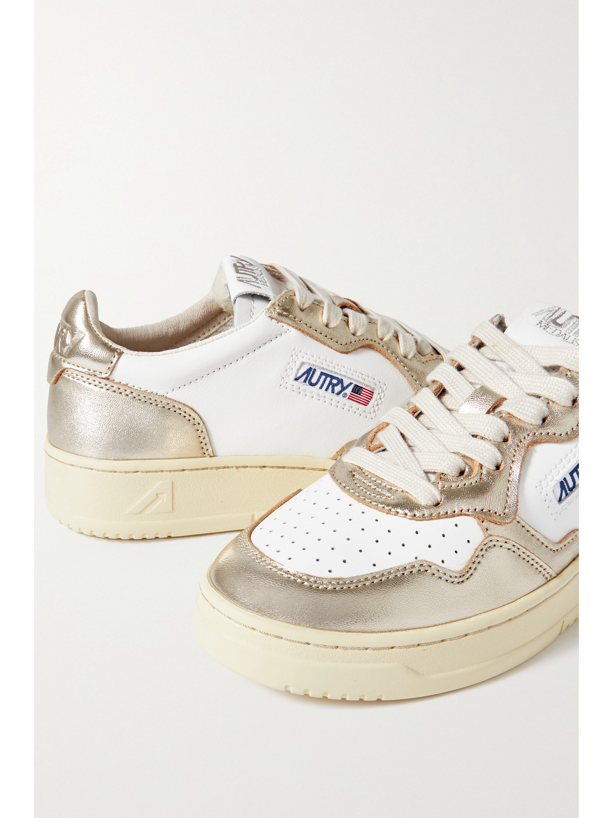 Autry Medalist Low Metallic Leather Sneakers In Gold