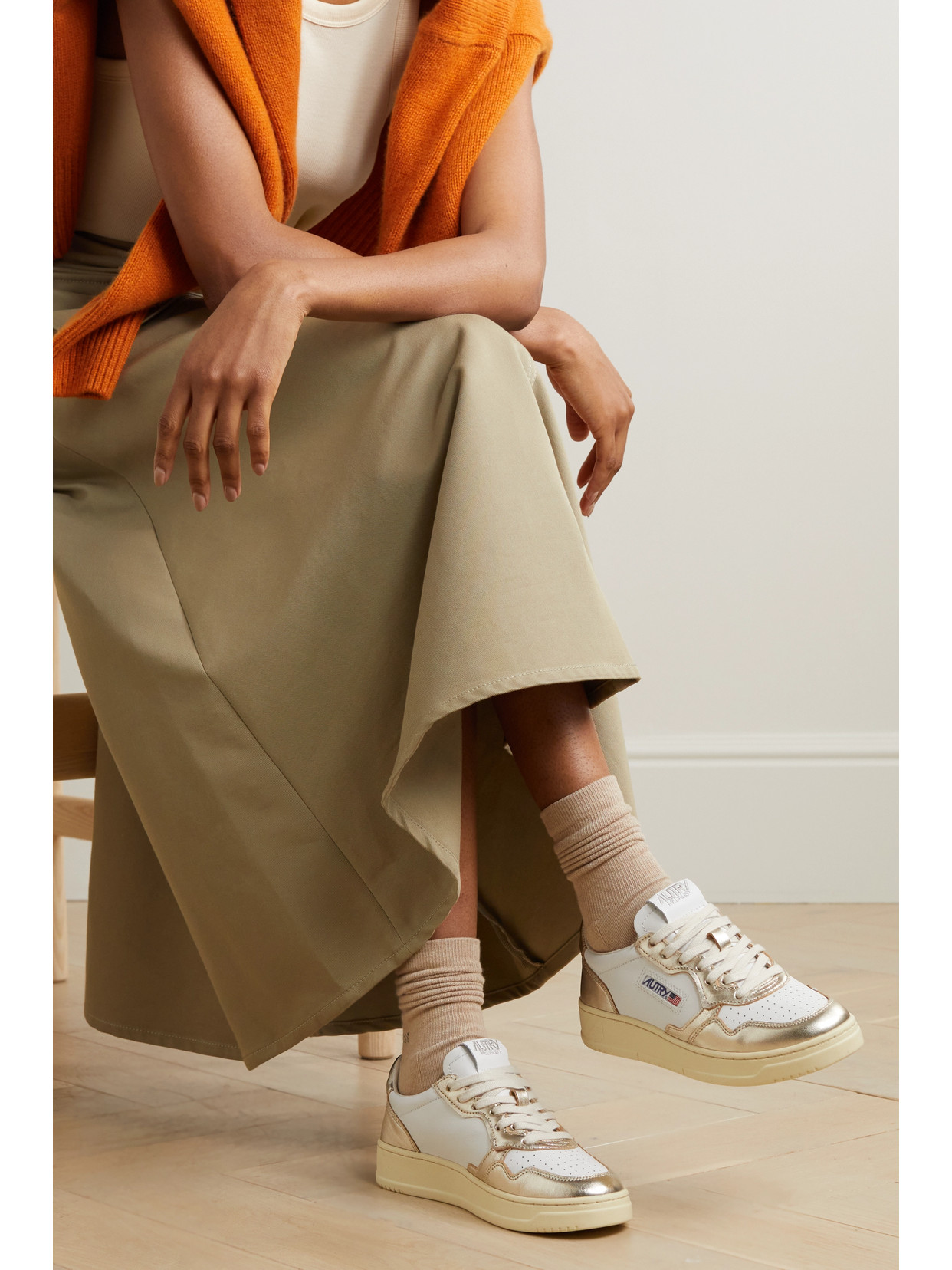 Autry Medalist Low Metallic Leather Sneakers In Gold