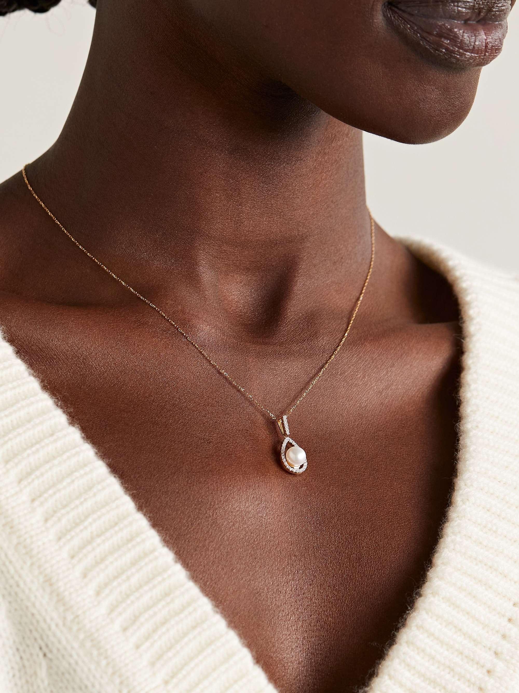 Diamond gold on sale pendant necklace
