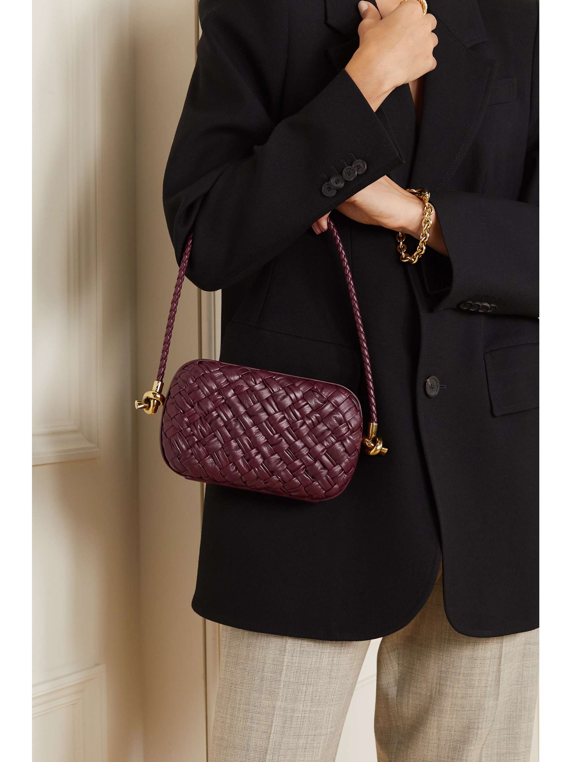 bottega veneta knot clutch black