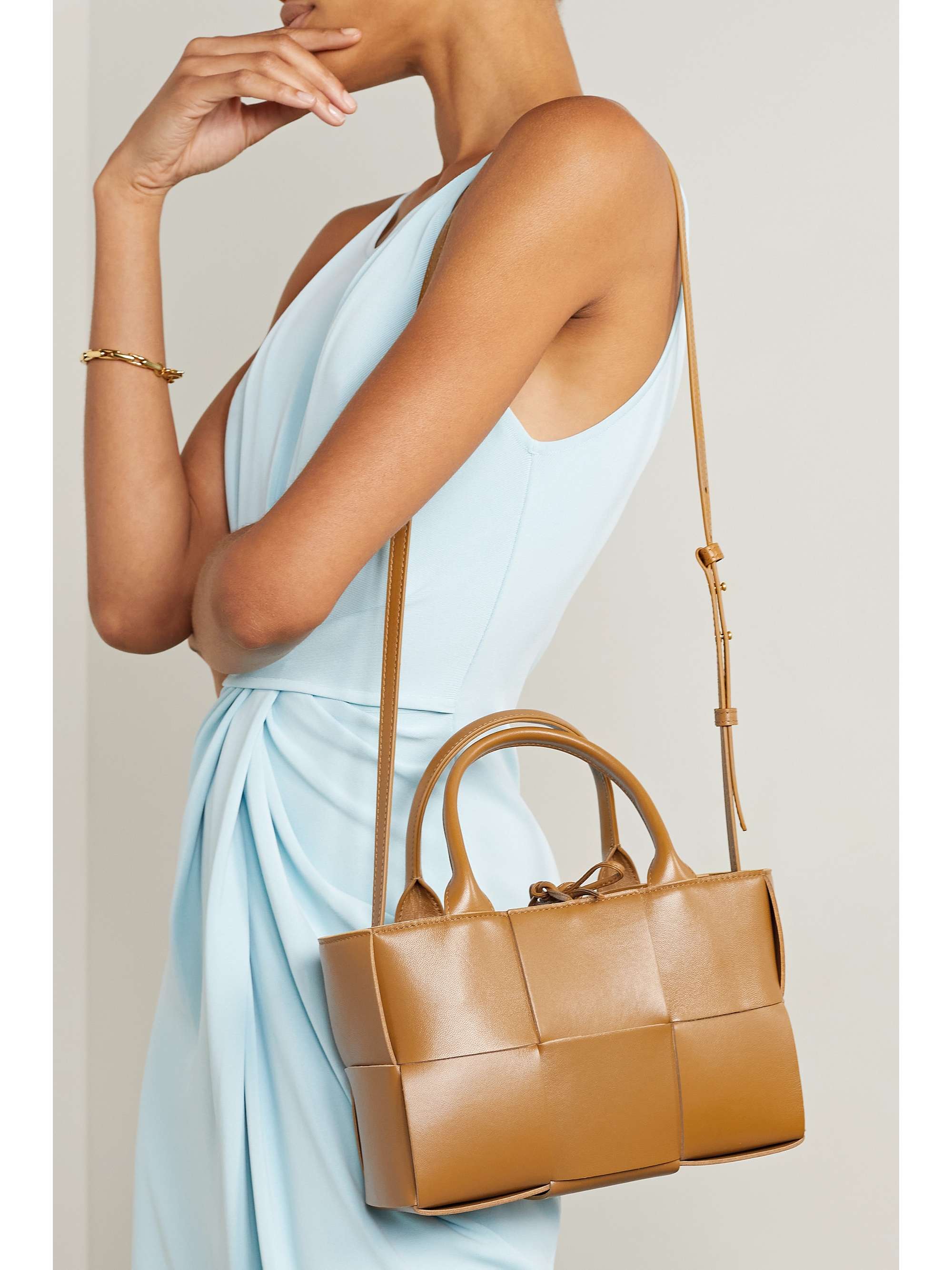 Light brown Arco mini intrecciato leather tote | BOTTEGA