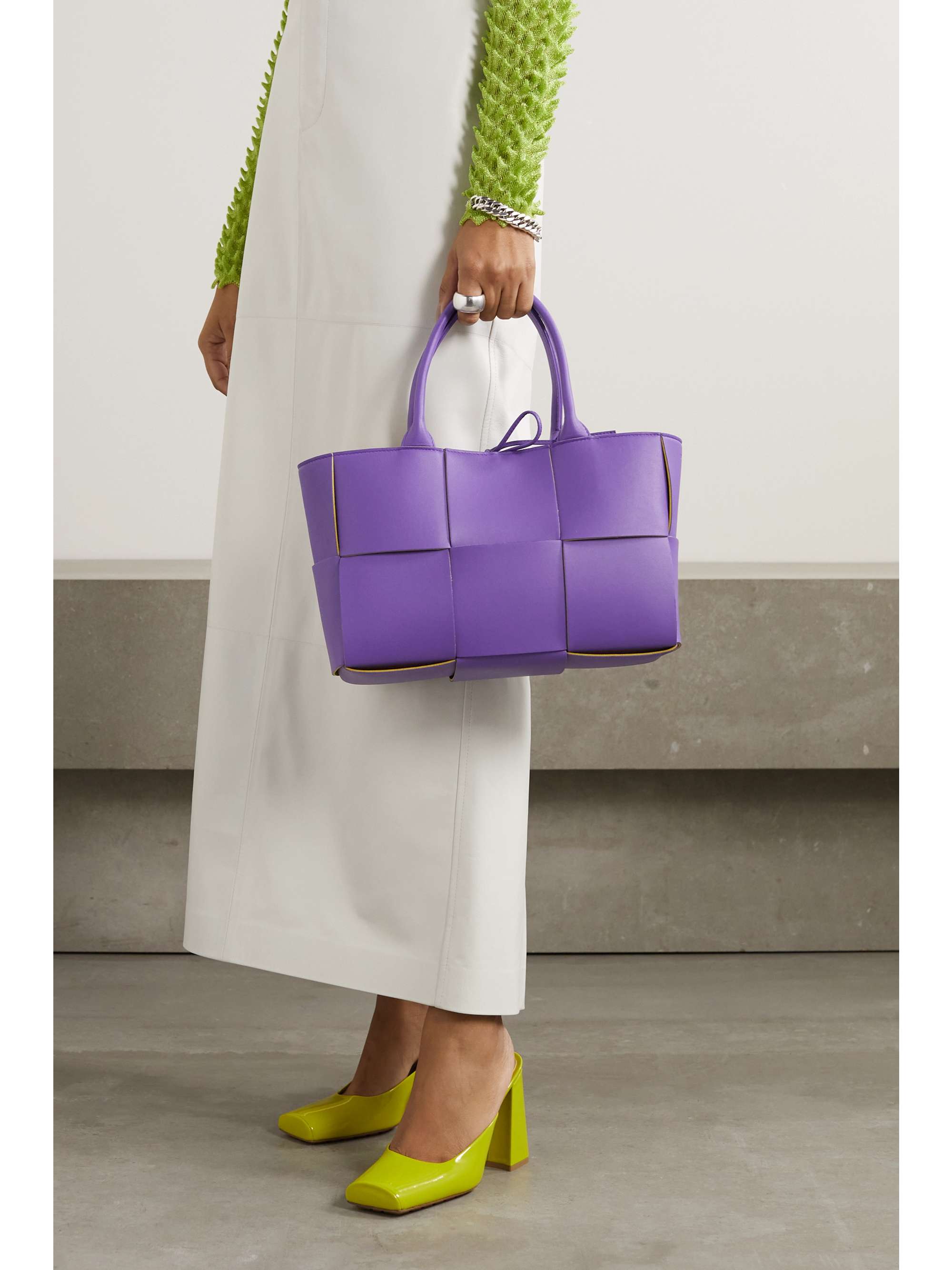 BOTTEGA VENETA Arco medium intrecciato leather tote