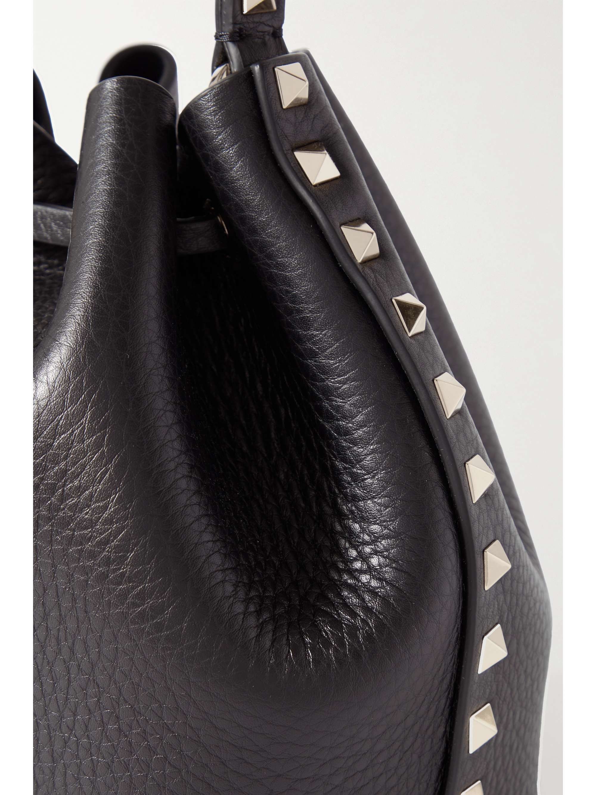 VALENTINO GARAVANI Valentino Garavani rockstud textured-leather bucket bag
