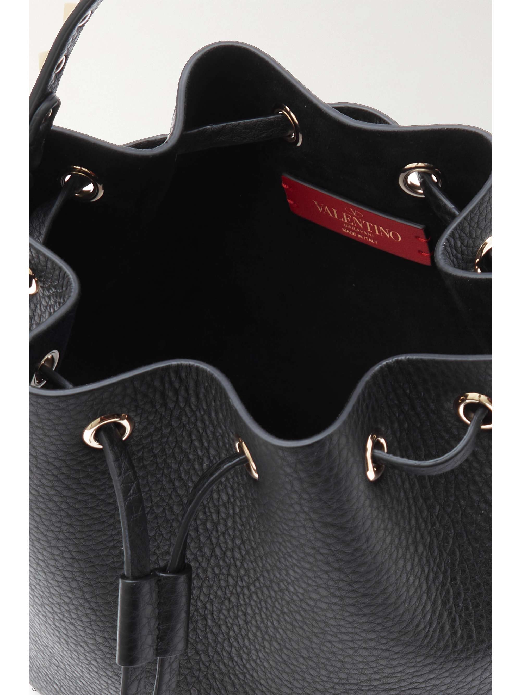 VALENTINO GARAVANI Valentino Garavani rockstud textured-leather bucket bag