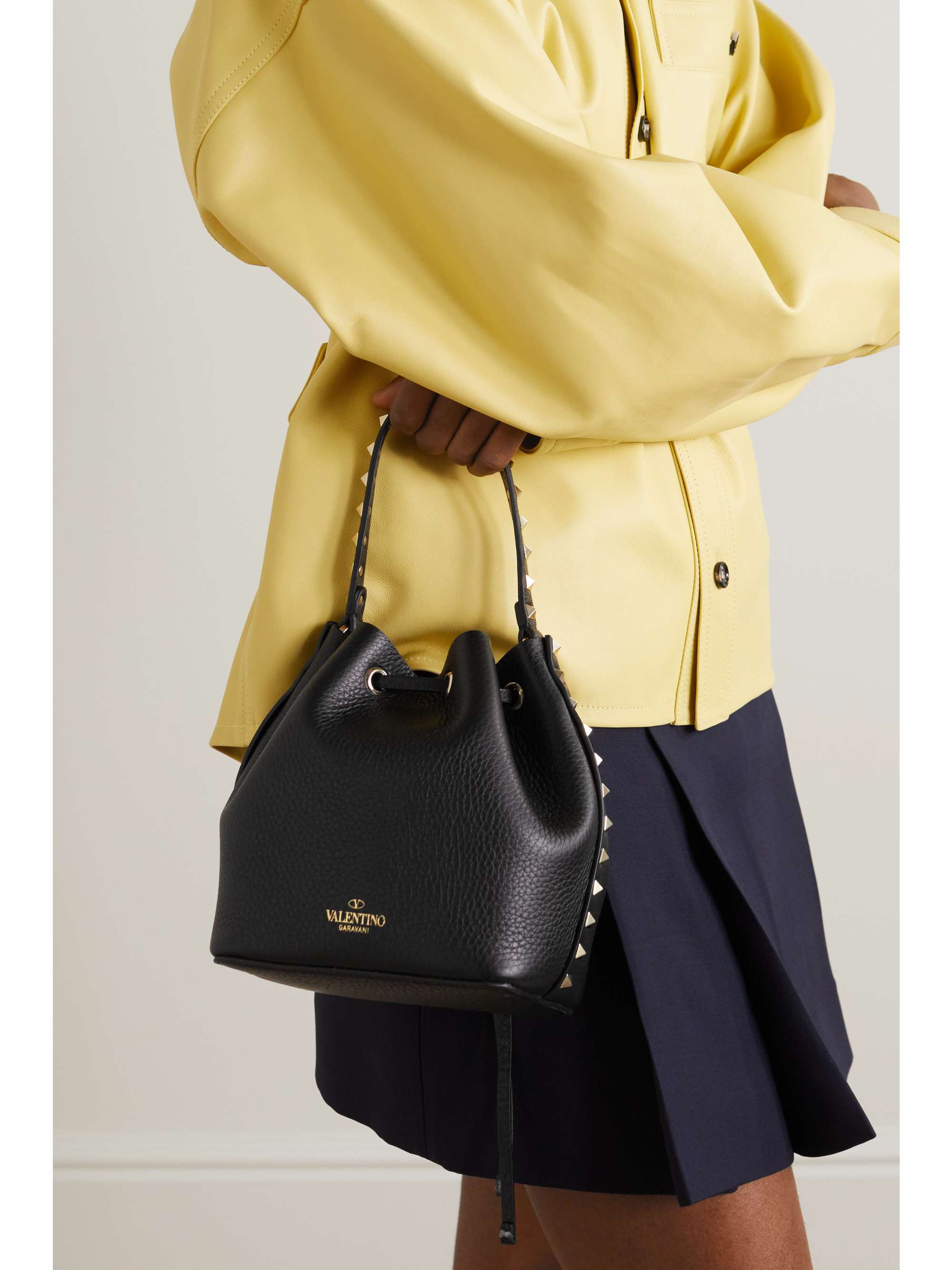 VALENTINO GARAVANI Valentino Garavani rockstud textured-leather bucket bag