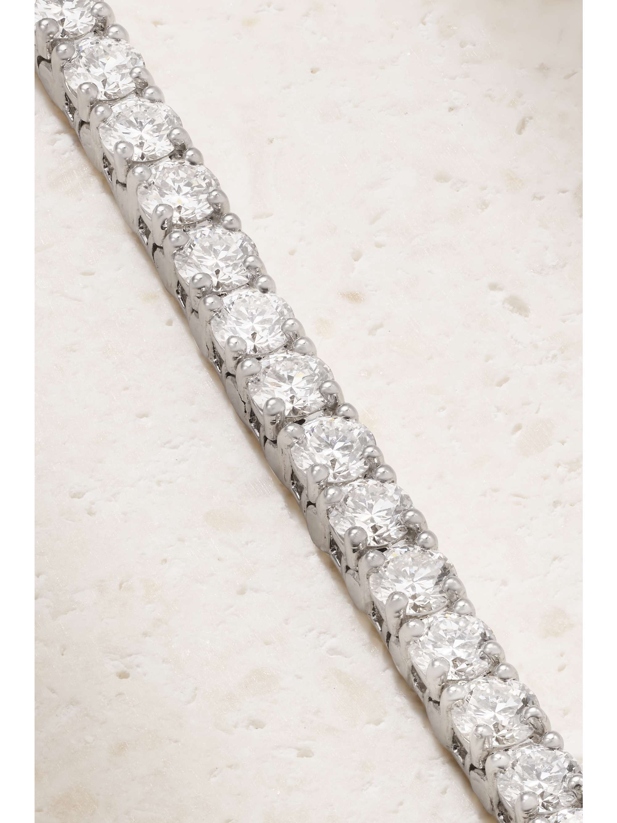 DE BEERS سوار Classic Eternity Line من الذهب الأبيض عيار 18 قيراط والألماس