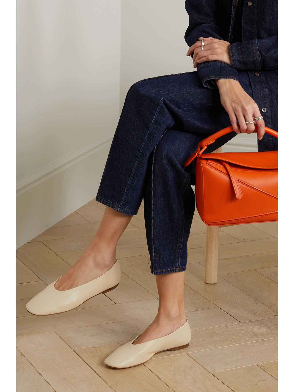 Aeyde Pointed Toe Flat Shoes With Minimalist Design In Cream