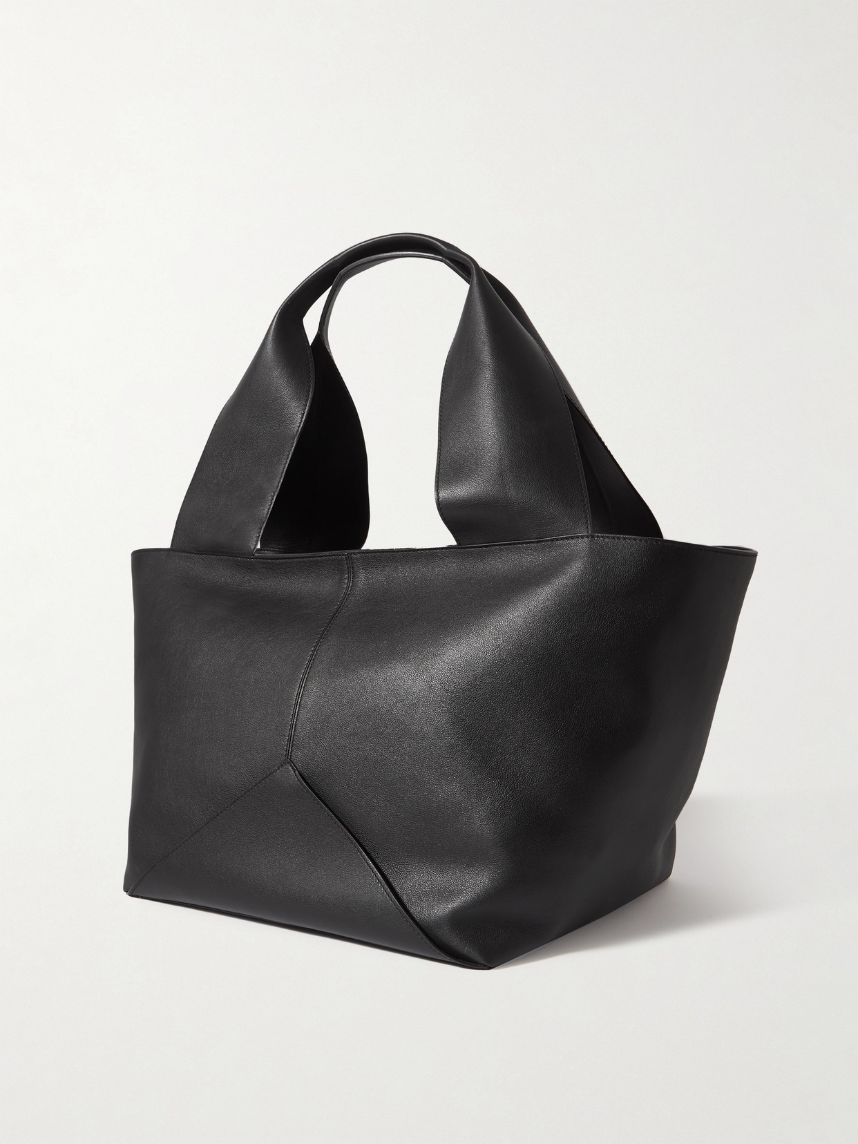 Shop Metier Market Weekend Leather Tote In Black