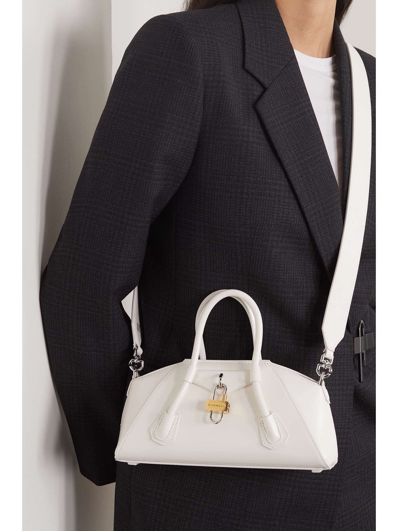 GIVENCHY Antigona Stretch leather shoulder bag NETAPORTER