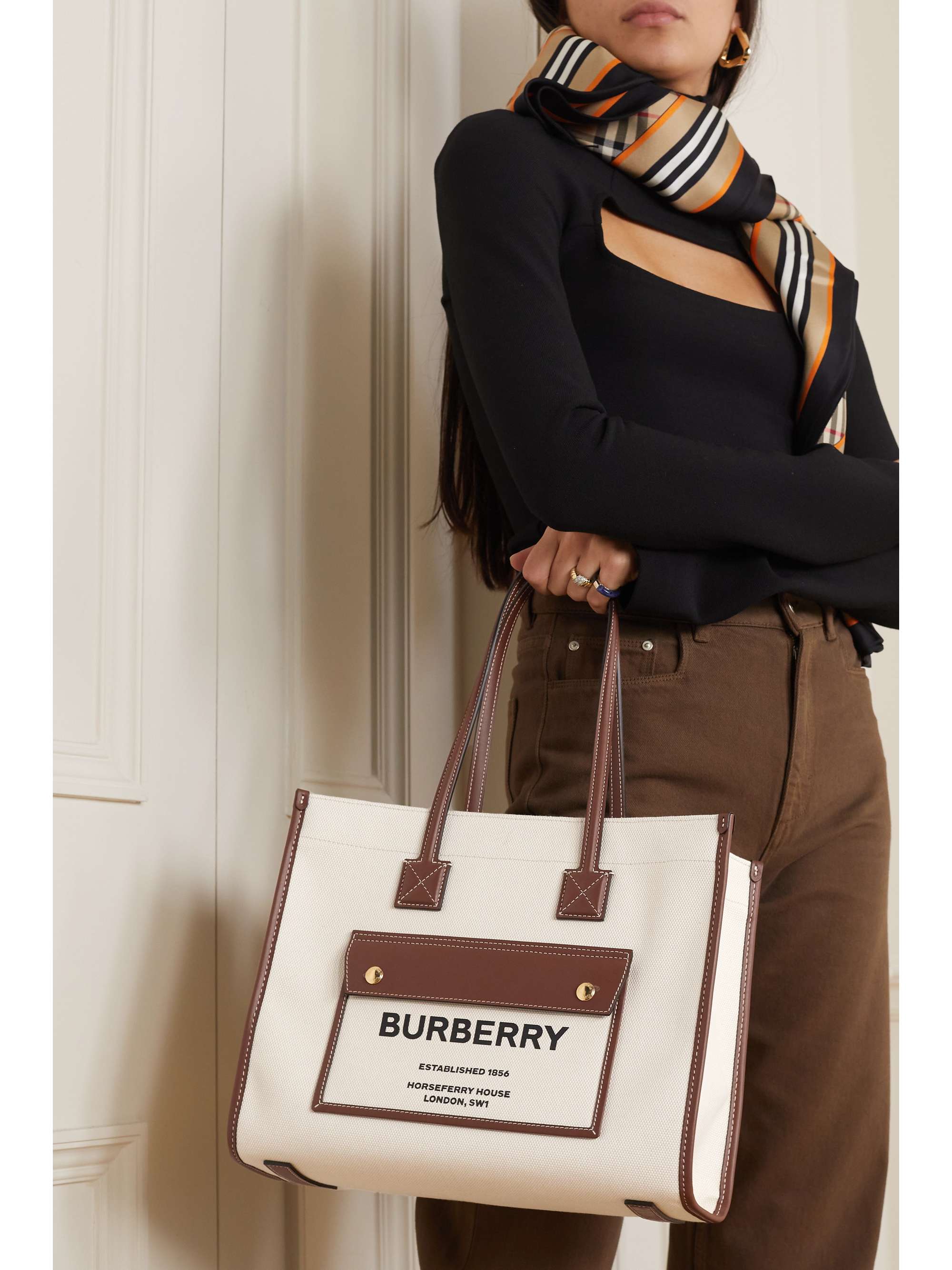 Actualizar 55+ imagen burberry canvas tote bag - Abzlocal.mx