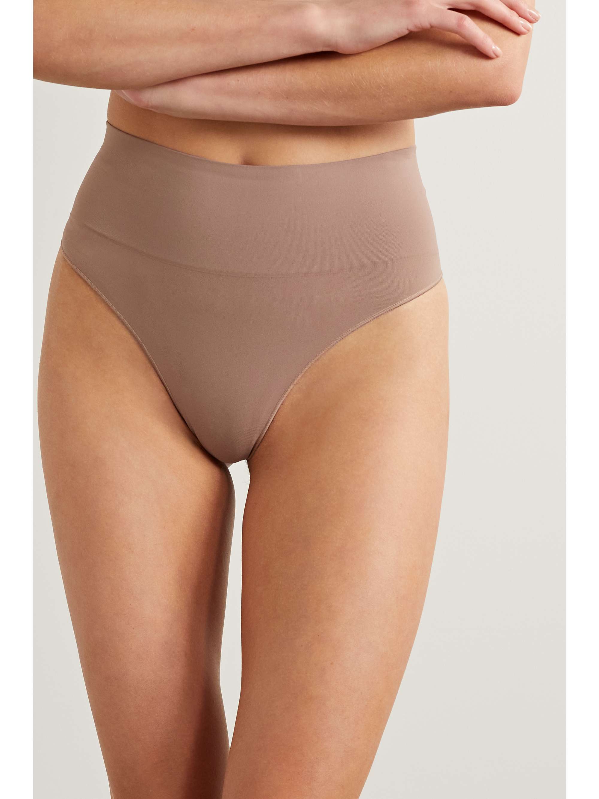 Spanx Seamless Shaping short in mink