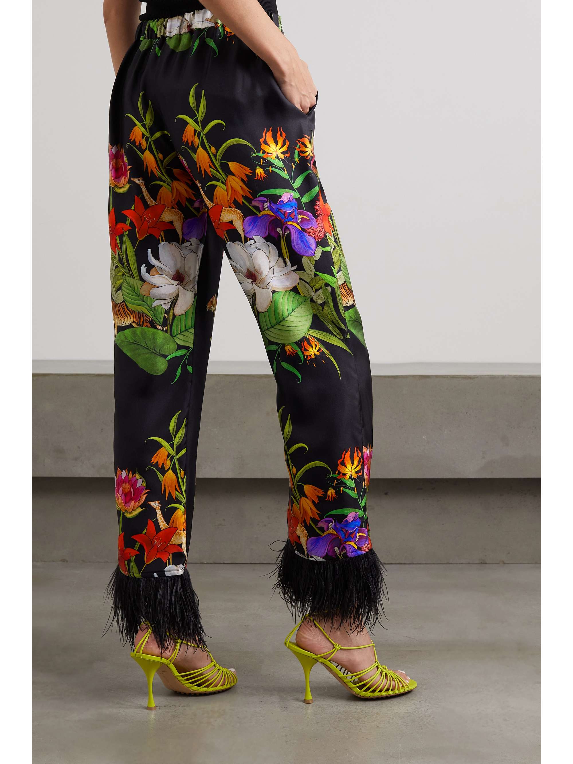 BORGO DE NOR Eden Hose mit geradem Bein aus Seiden-Twill mit Blumenprint und Federn