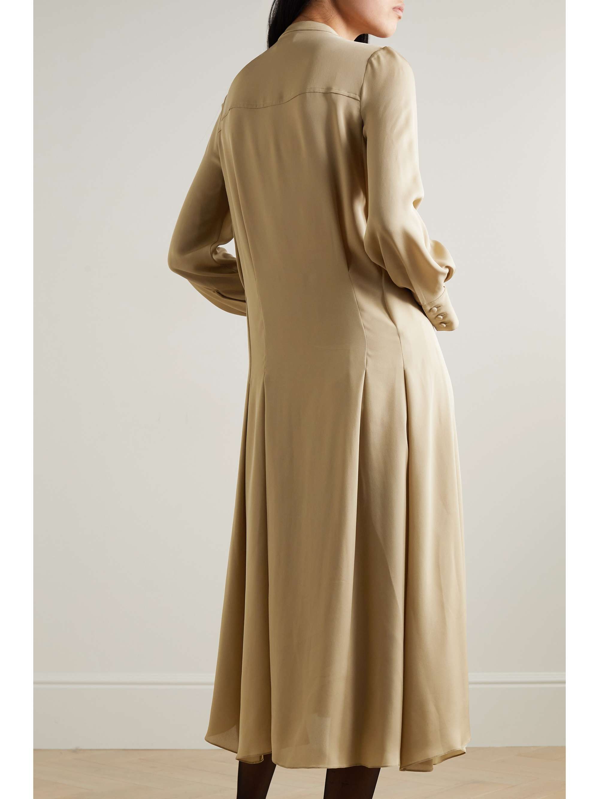 KHAITE Waylon Oversized-Hemdblusenkleid aus Seiden-Georgette mit Falten