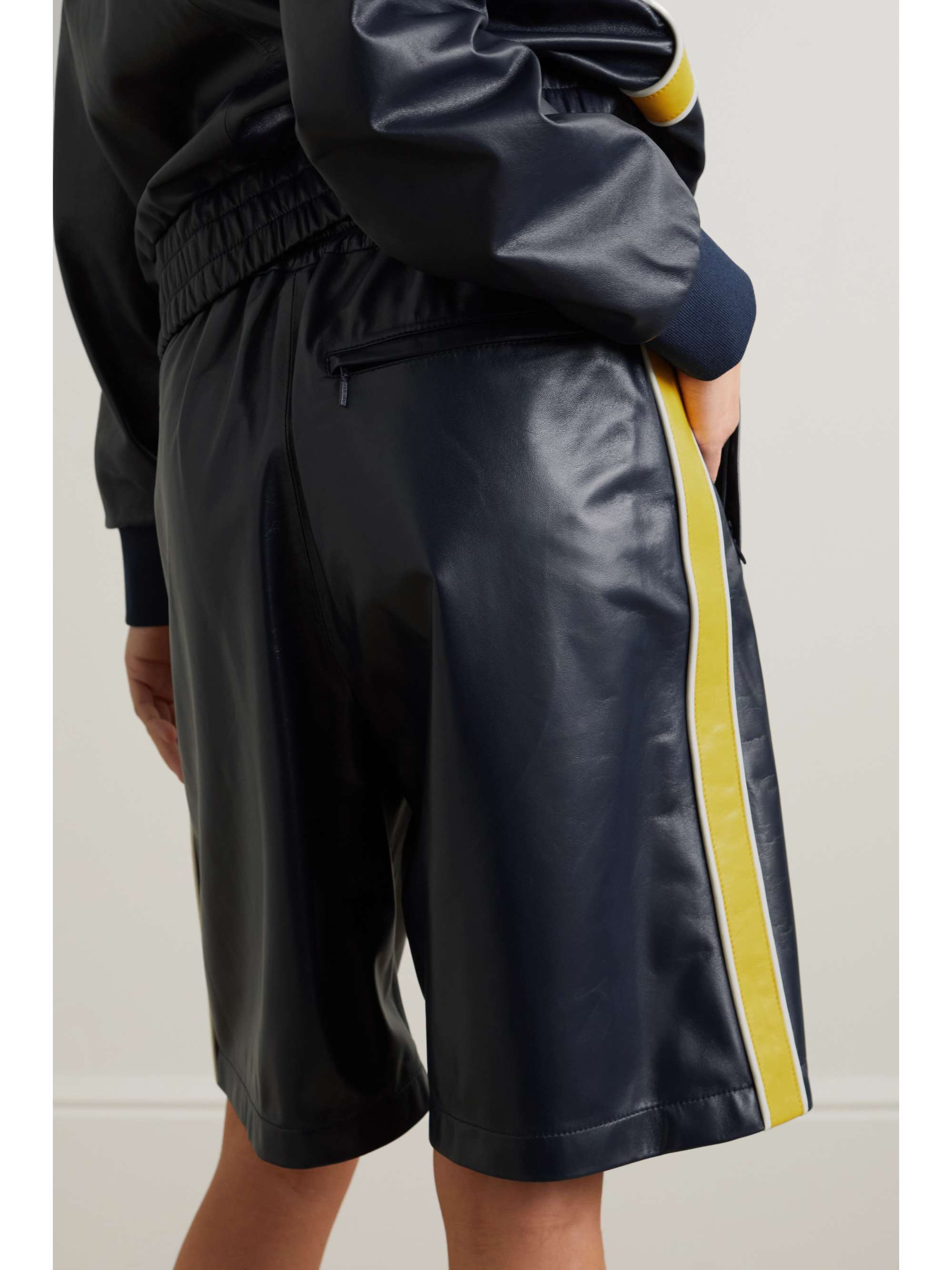 LOEWE レザー ショートパンツ ストライプ柄