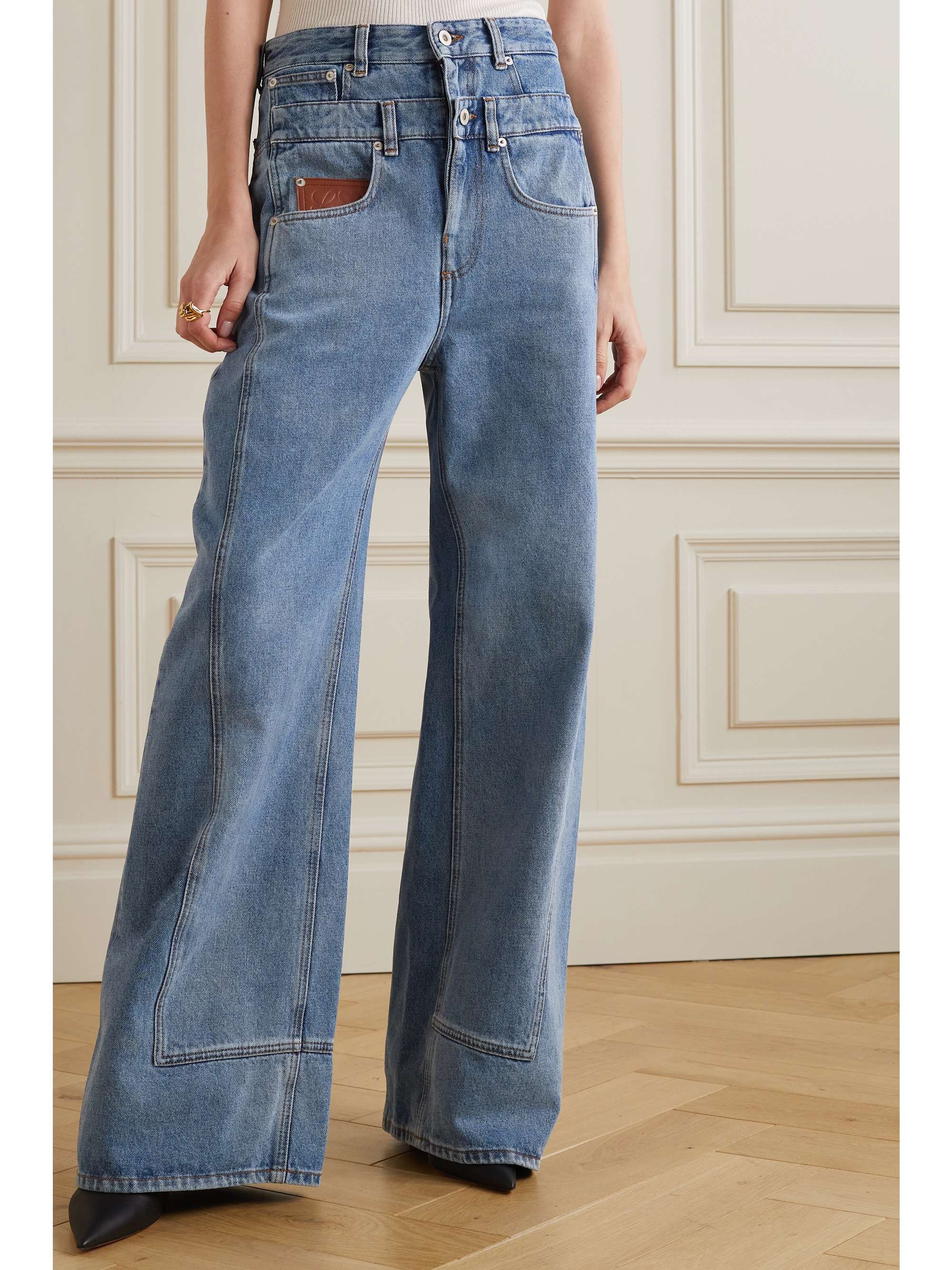 LOEWE Trompe L'Oeil hoch sitzende Jeans mit weitem Bein und Lederbesätzen