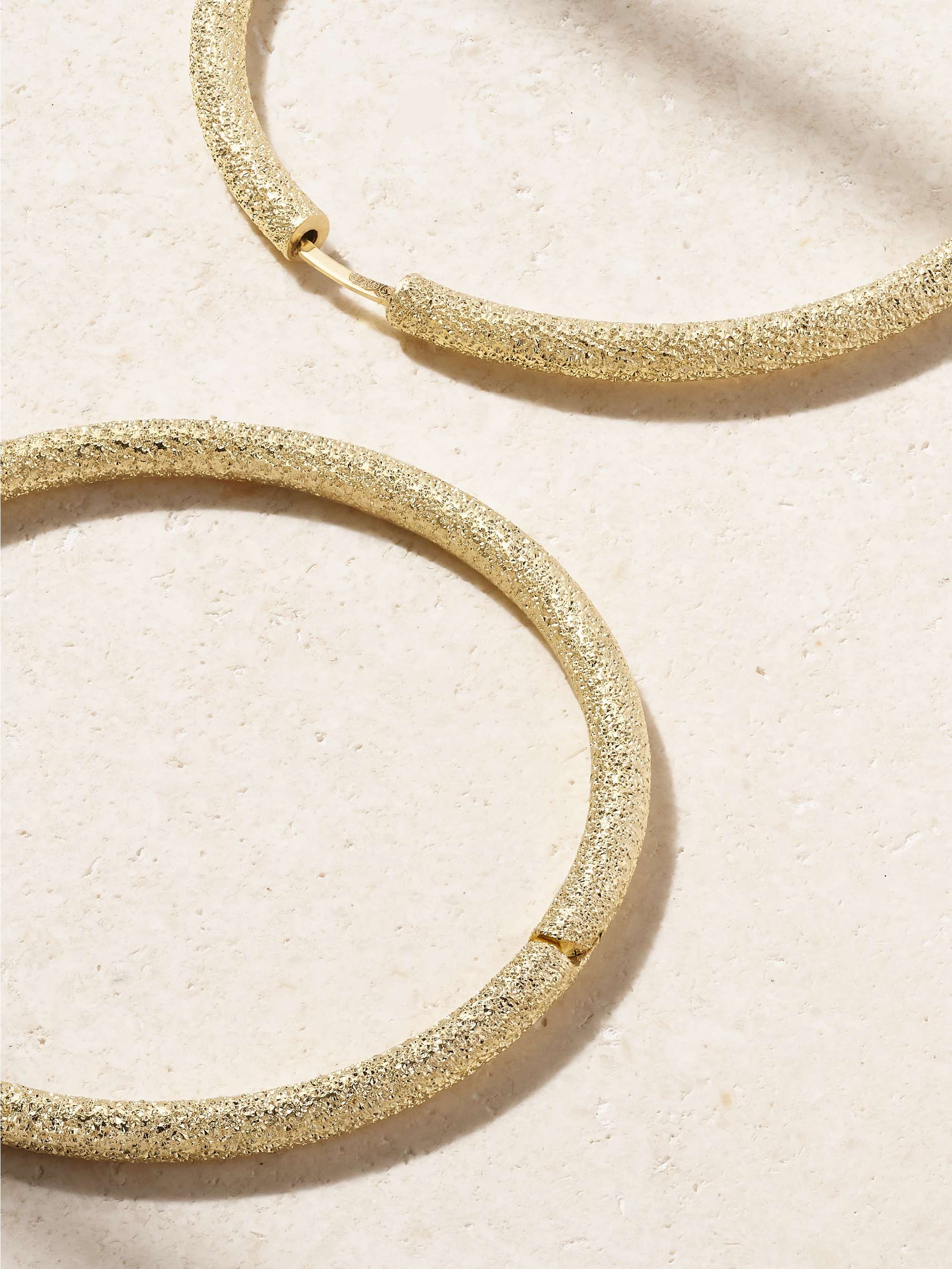 CAROLINA BUCCI Florentine extra large 18-karat gold hoop CAROLINA BUCCI Florentine extra large 18-karat gold hoop