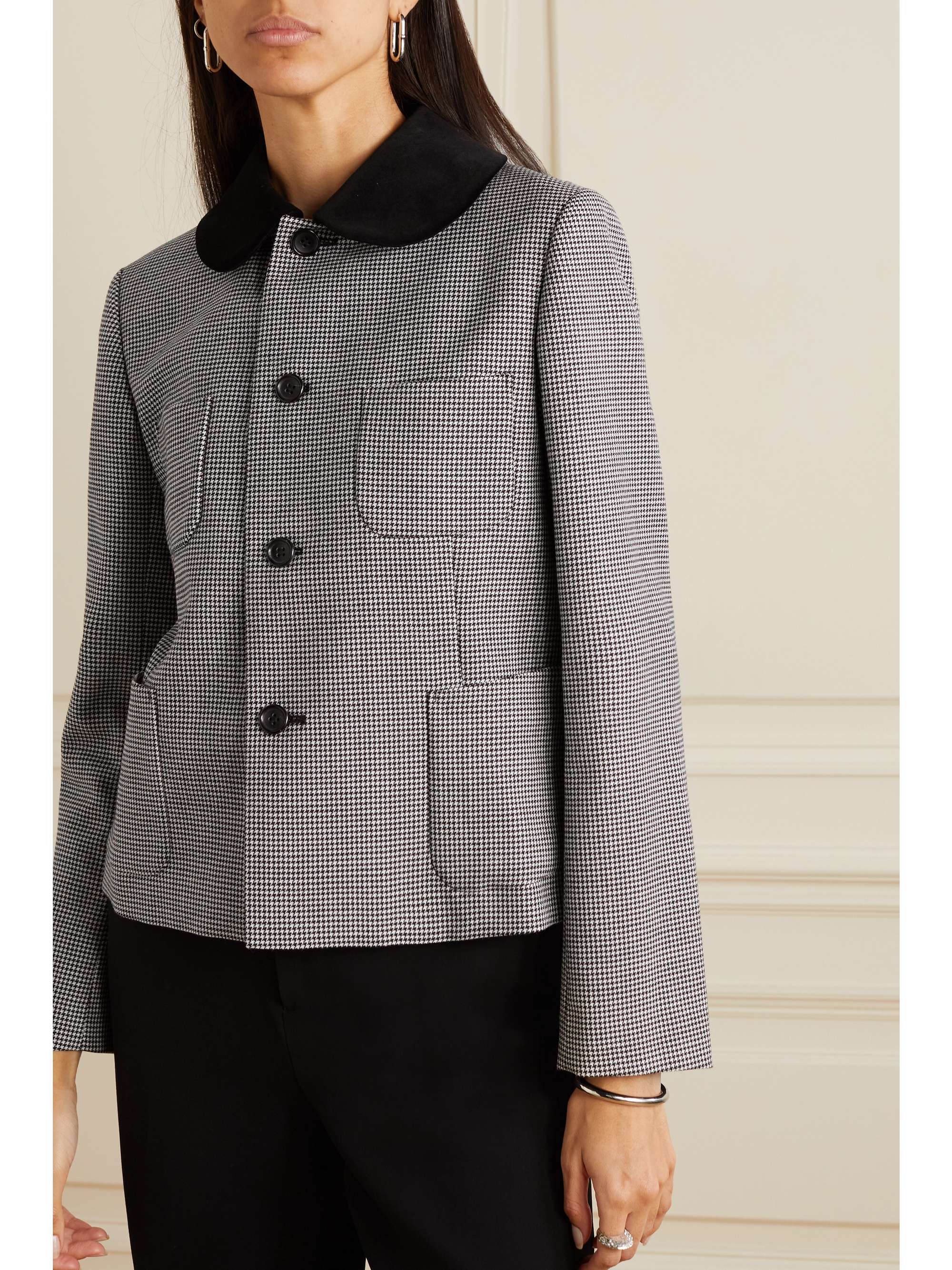 www.net-a-porter.com/variants/images/1647597289663...