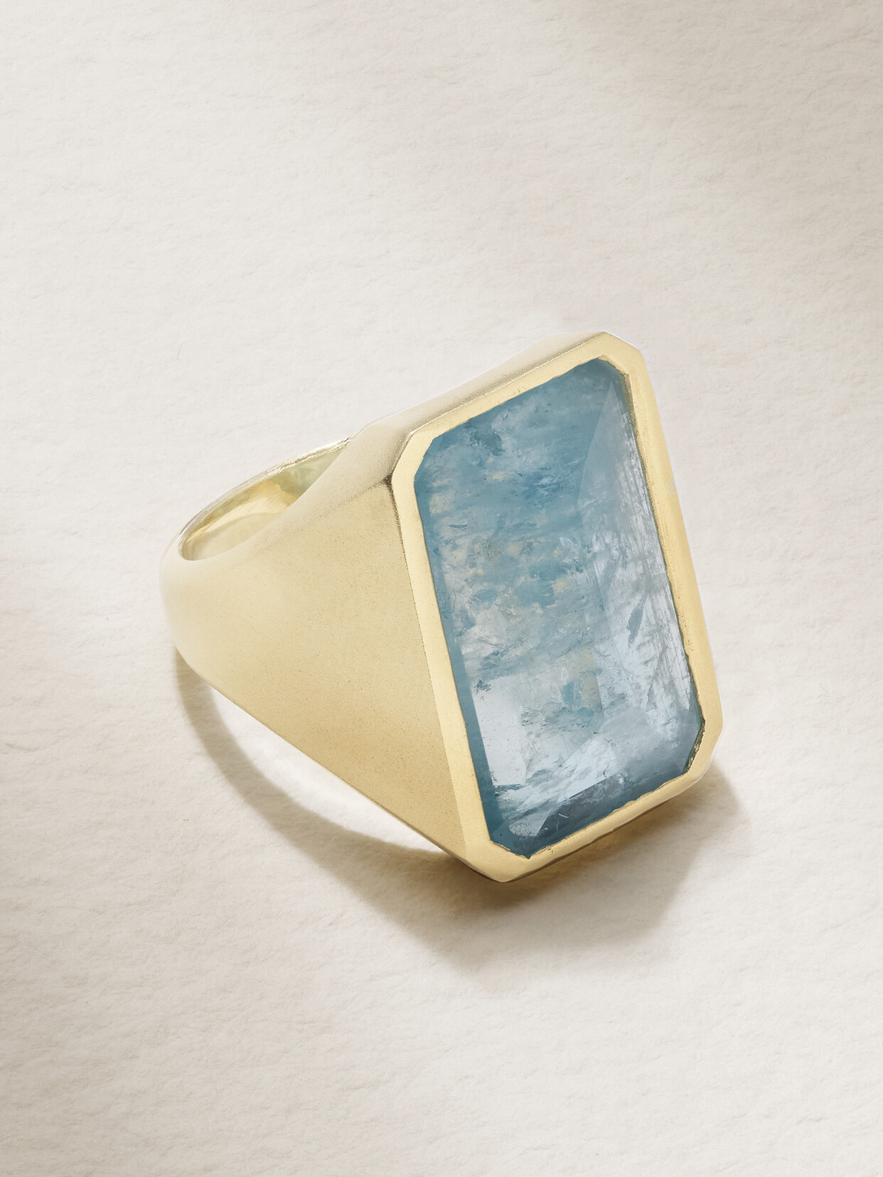 Irene Neuwirth Classic Bezel Cigar 18-karat Gold Aquamarine Ring