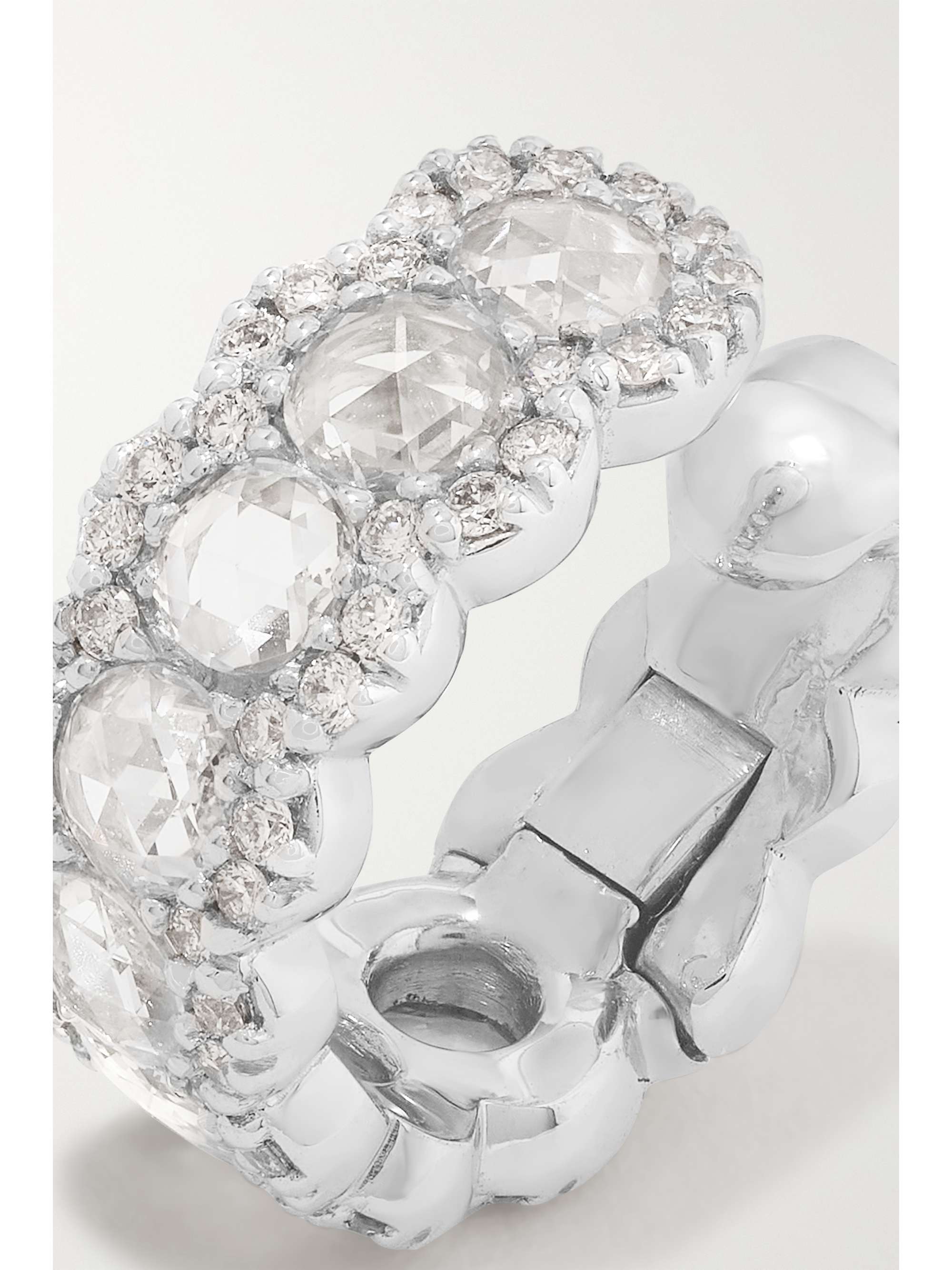 DAVID MORRIS 18-karat white gold, emerald and diamond ear cuff