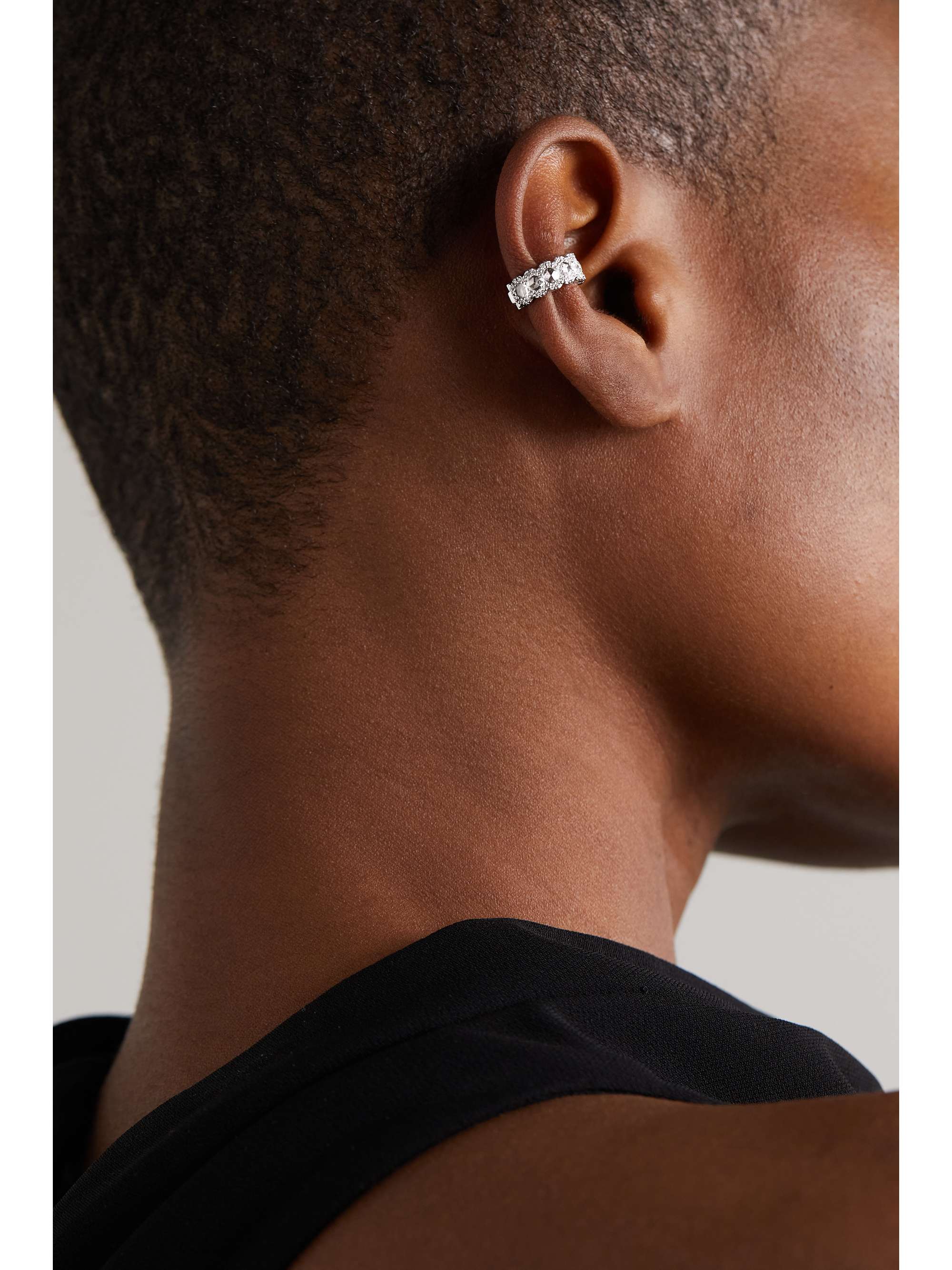 DAVID MORRIS 18-karat white gold, emerald and diamond ear cuff