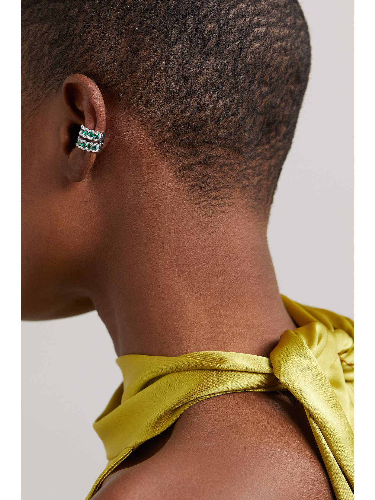 DAVID MORRIS 18-KARAT WHITE GOLD, EMERALD AND DIAMOND EAR CUFF