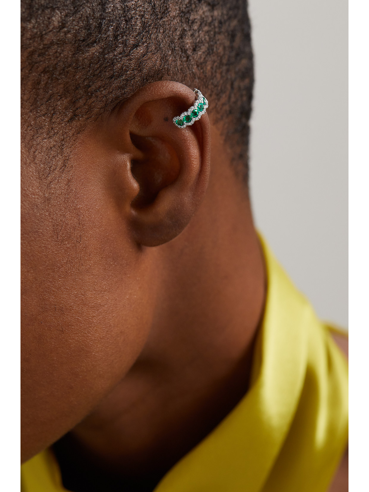 DAVID MORRIS 18-KARAT WHITE GOLD, EMERALD AND DIAMOND EAR CUFF