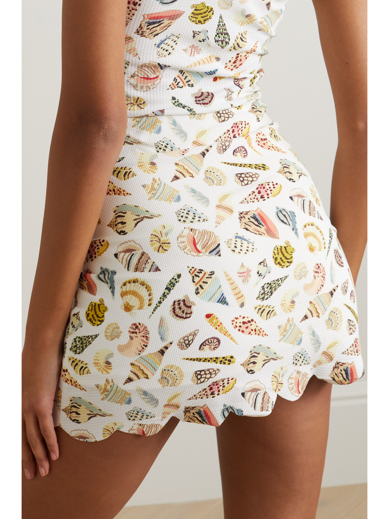 MARYSIA MORTON SCALLOPED PRINTED SEERSUCKER MINI SKIRT