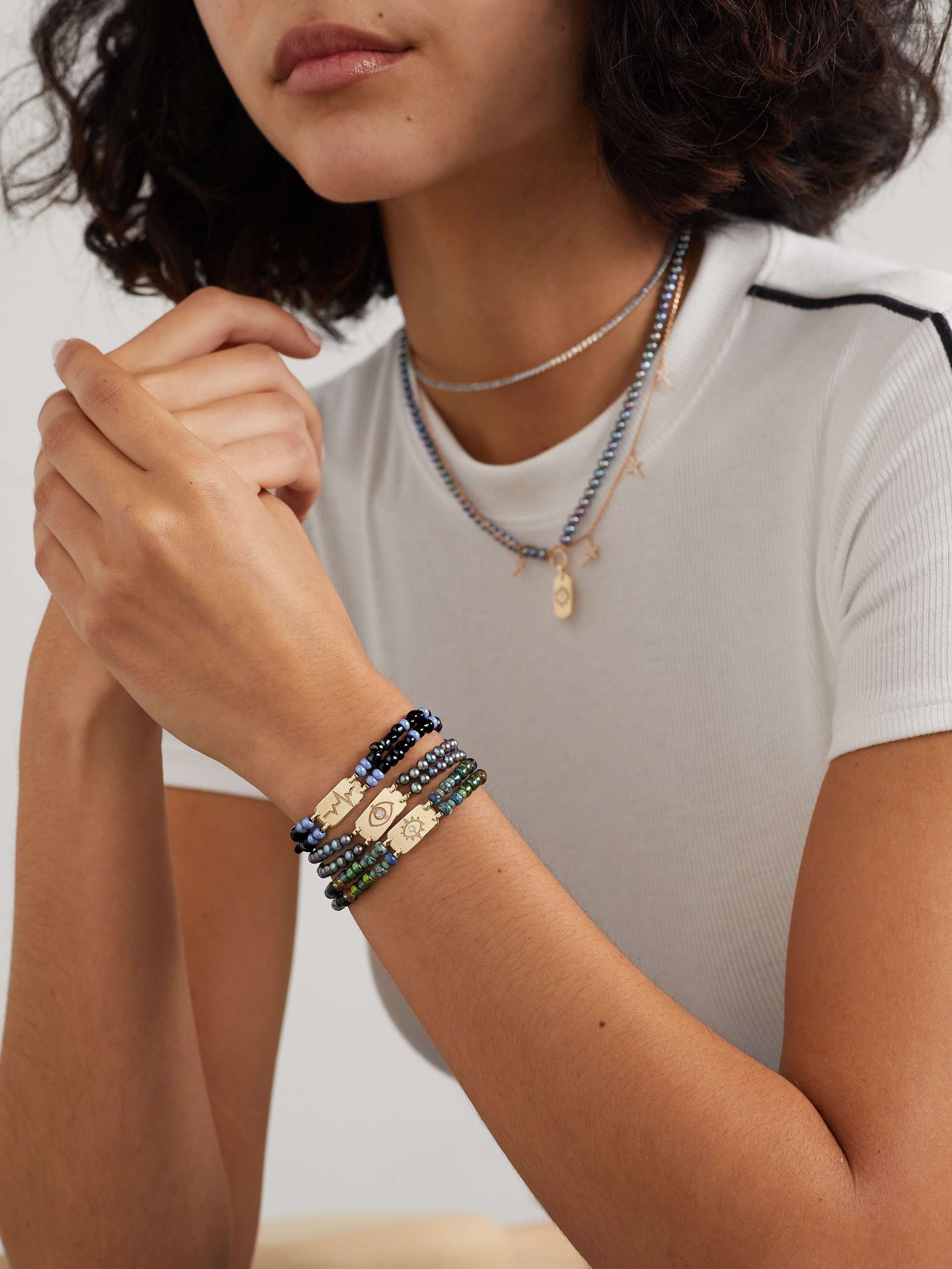 DIANE KORDAS Double Strand Armband mit Details aus 18 Karat Gold und Zierperlen