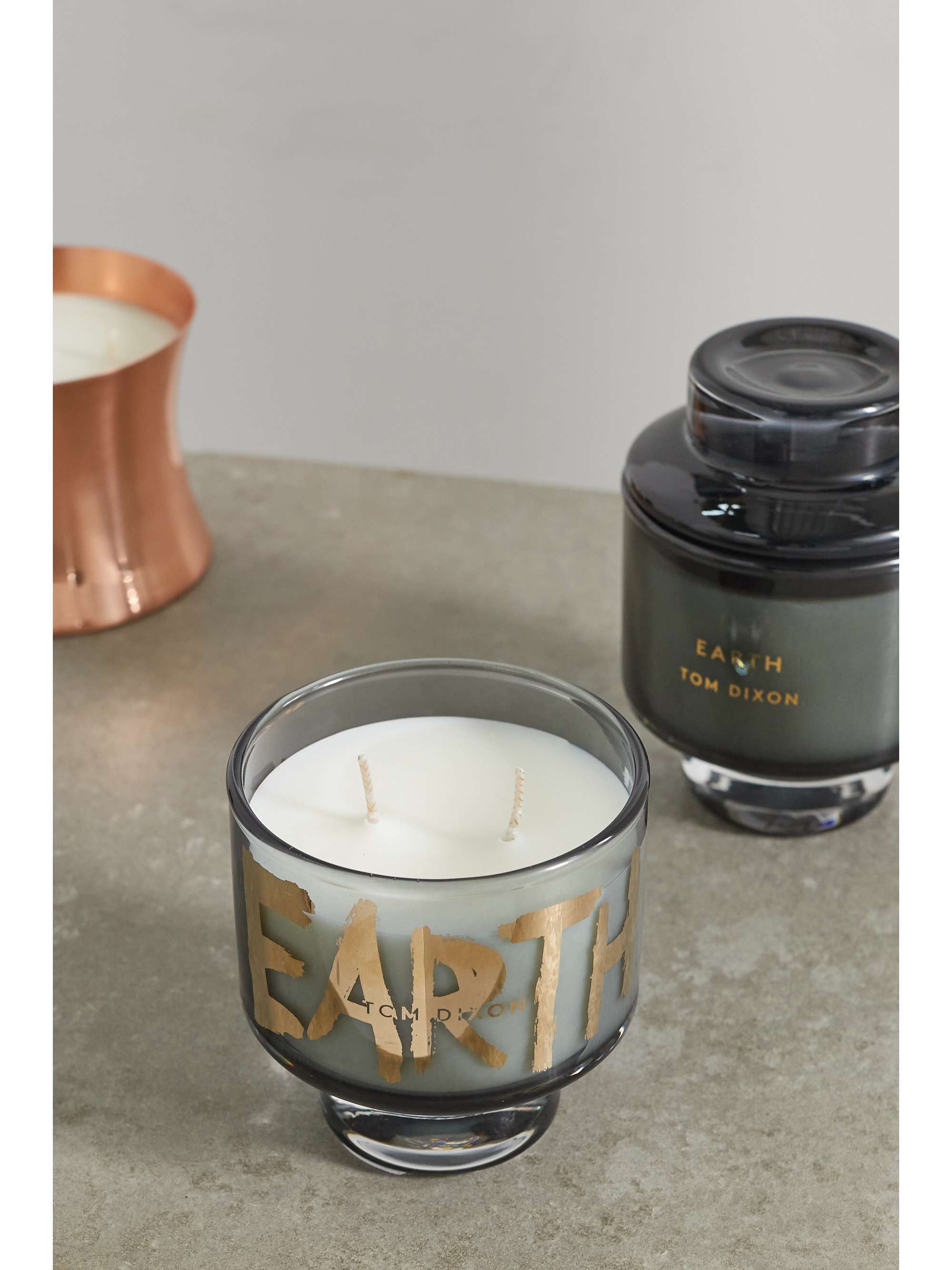 TOM DIXON Twenty Elements medium scented candle Earth, 700g NETA